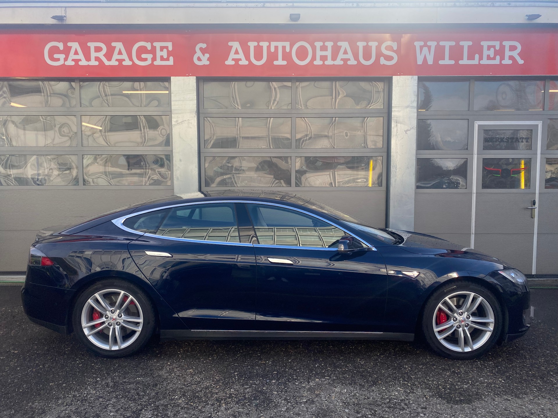 TESLA Model S 85 D-image-3