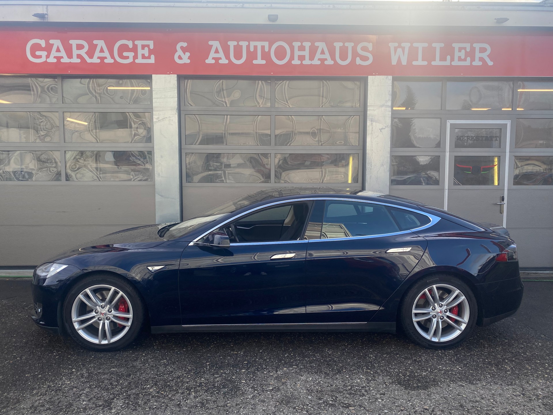 TESLA Model S 85 D-image-7