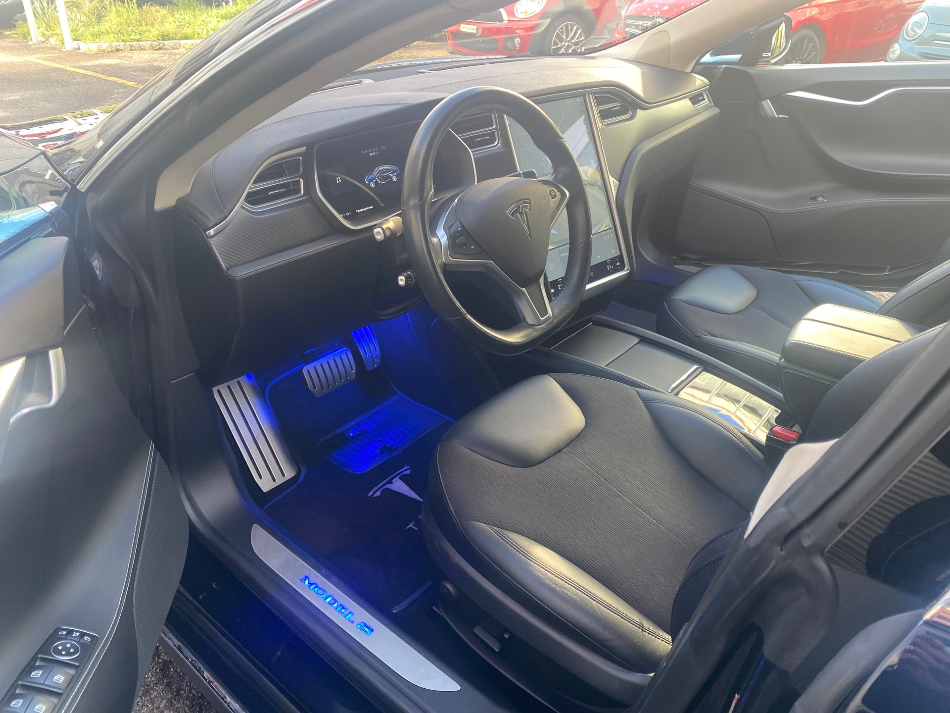 TESLA Model S 85 D-image-9