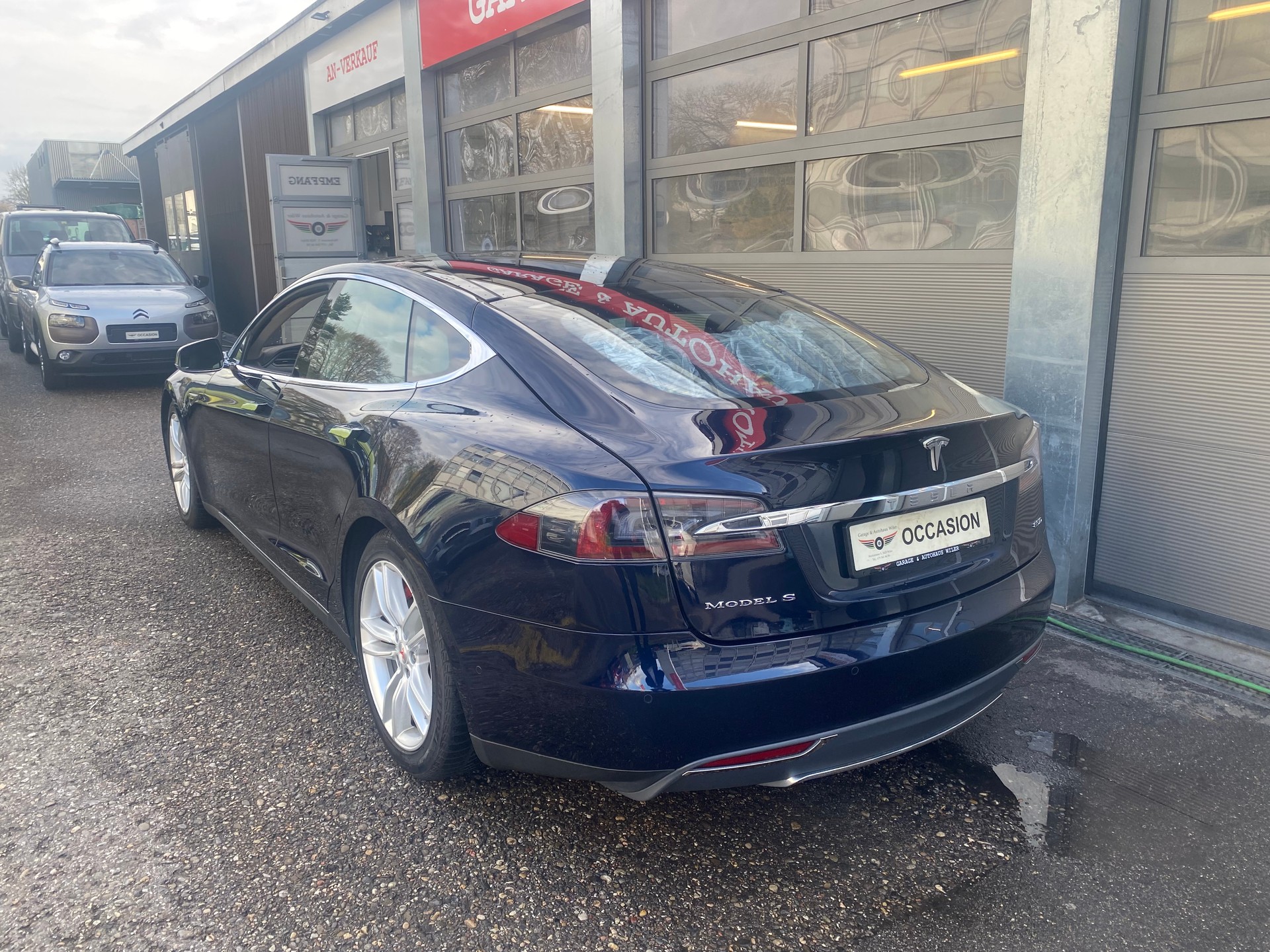 TESLA Model S 85 D-image-6