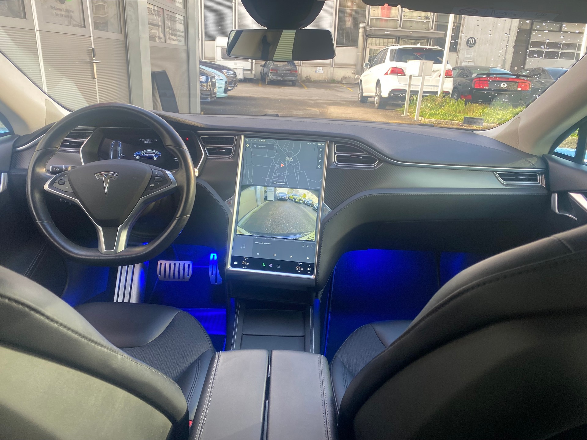 TESLA Model S 85 D-image-8