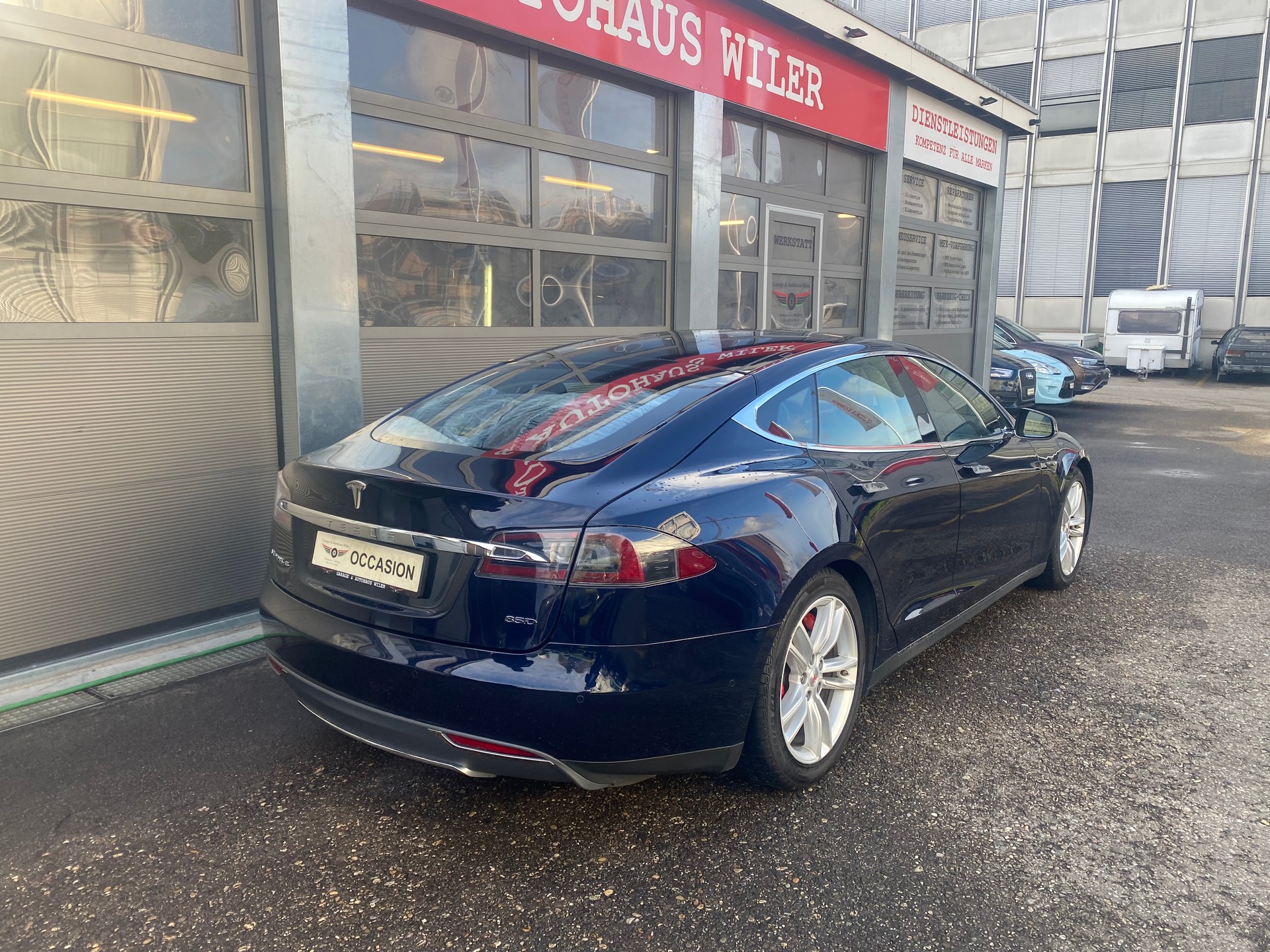 TESLA Model S 85 D-image-4