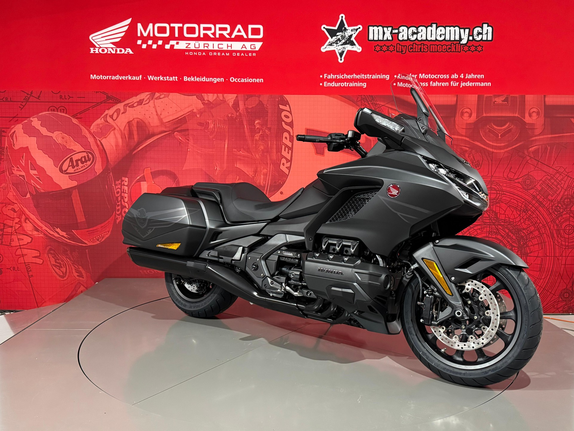 HONDA Bagger DCT *Ballistic Black*-showroom-element-1