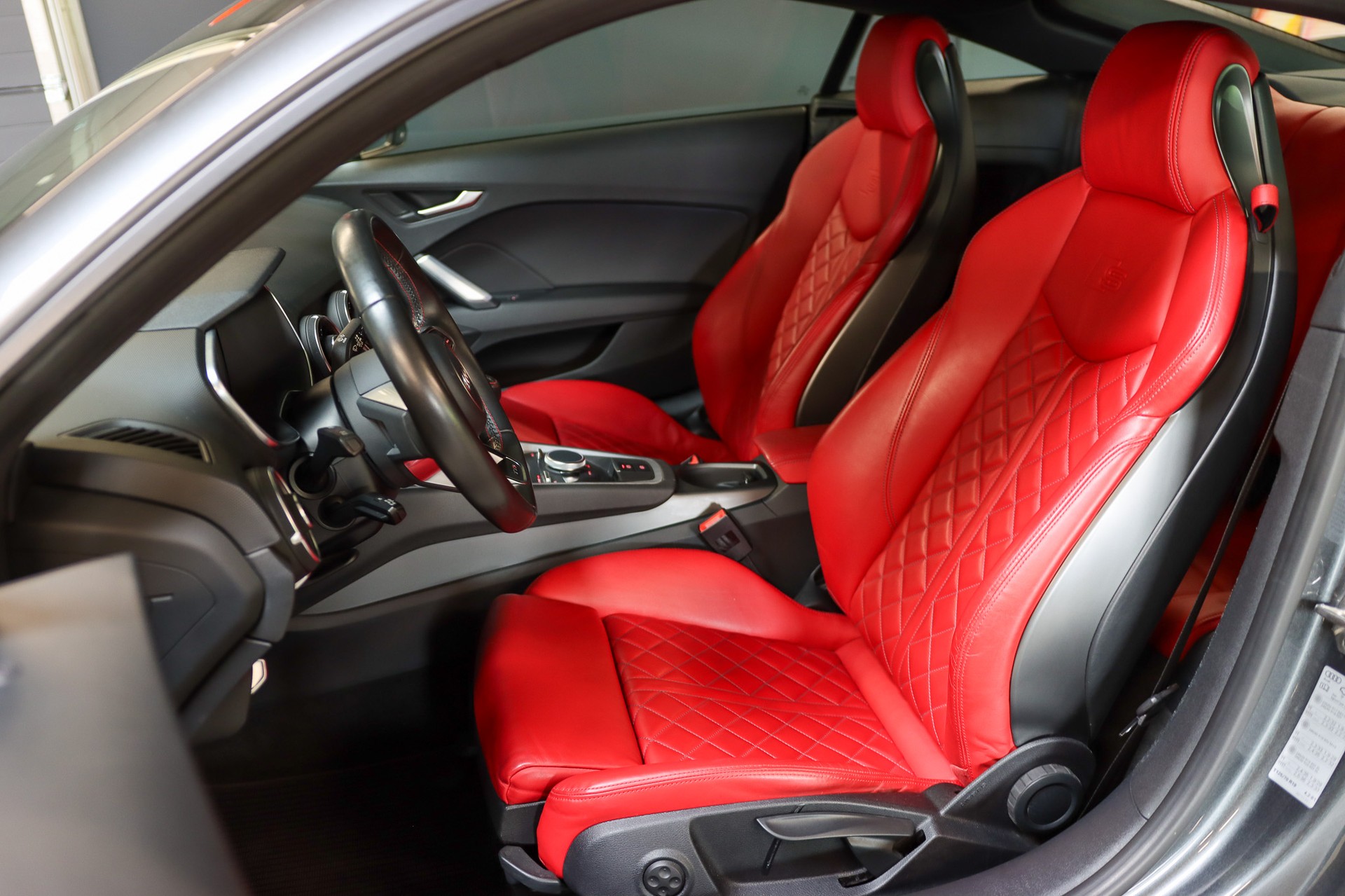 AUDI TTS Coupé 2.0 TFSI quattro-image-13