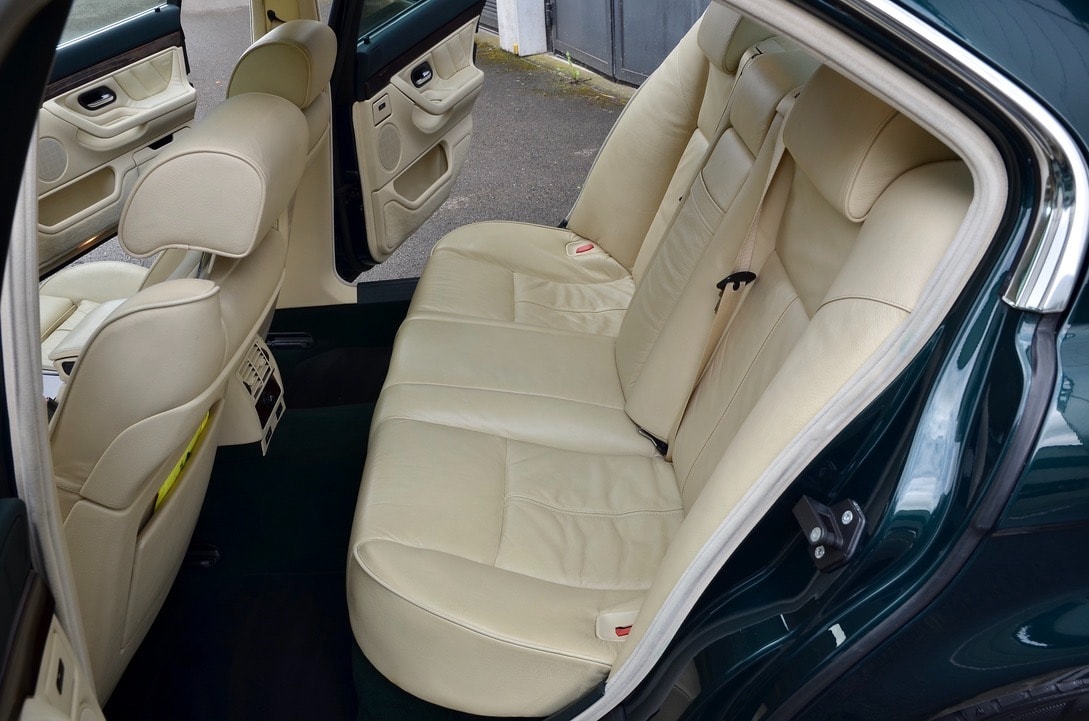 BMW 740i-image-21