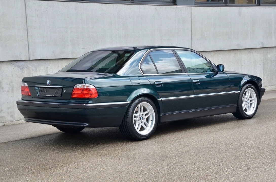 BMW 740i-image-14