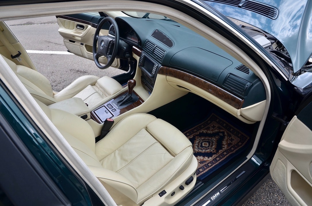 BMW 740i-image-23