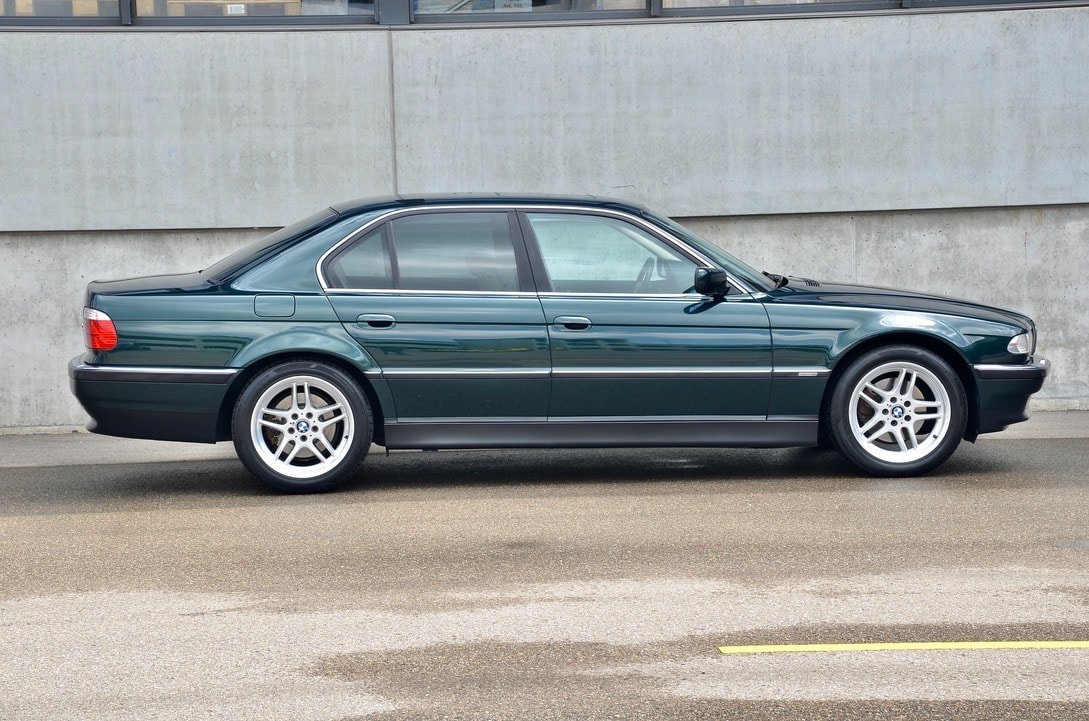 BMW 740i-image-6