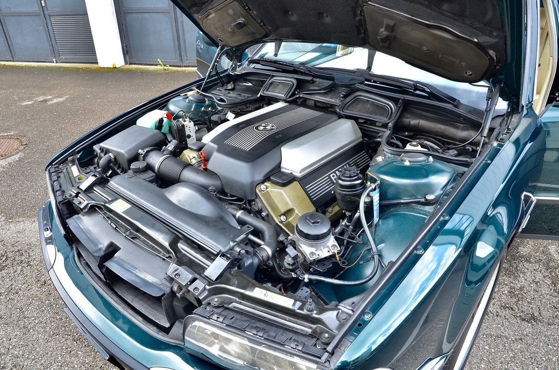BMW 740i-image-25