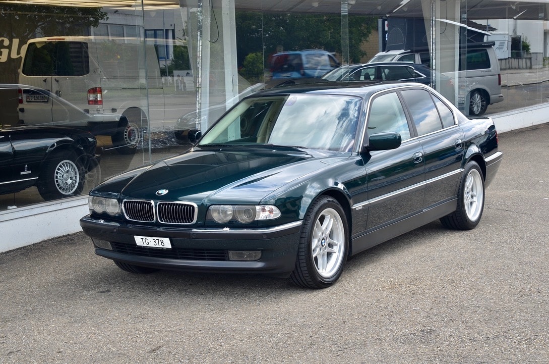 BMW 740i-image-9