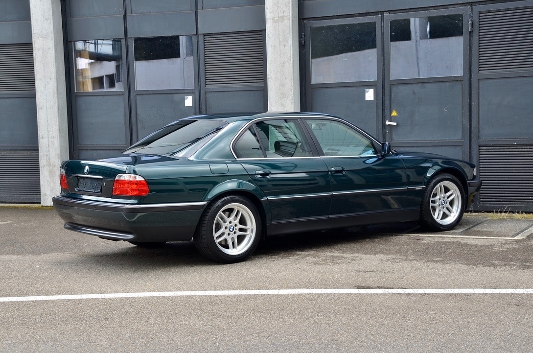 BMW 740i-image-7