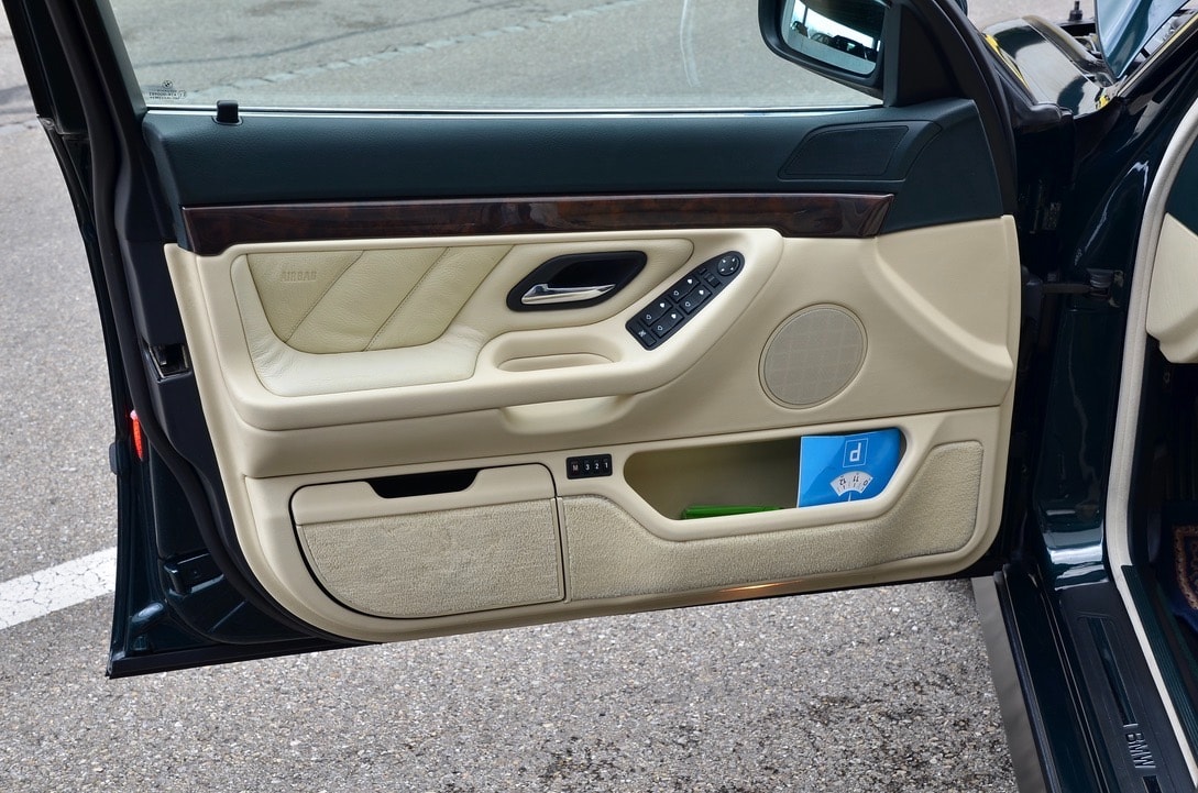 BMW 740i-image-17