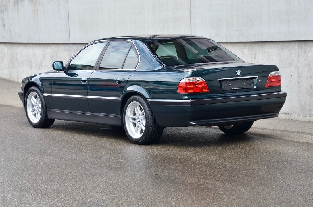 BMW 740i-image-11