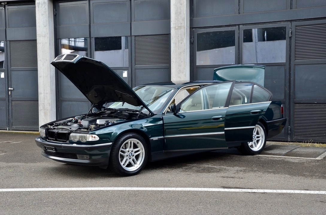 BMW 740i-image-13