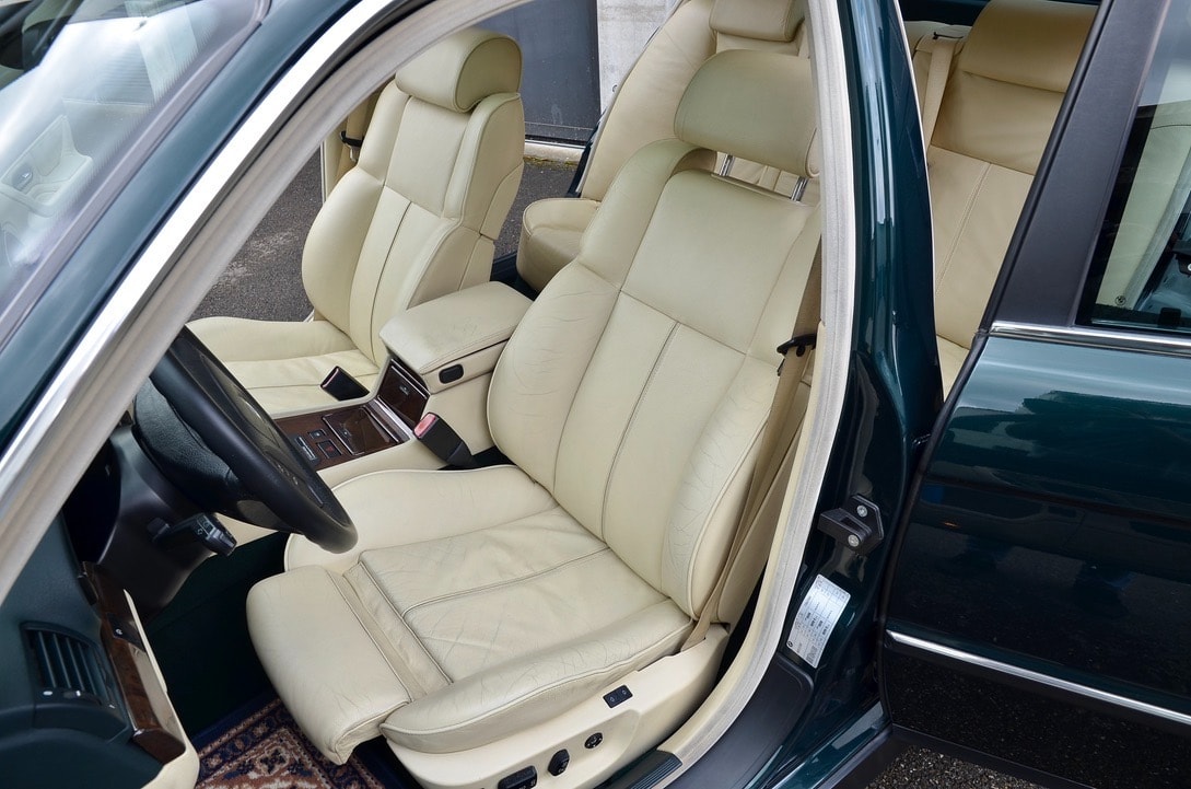 BMW 740i-image-16