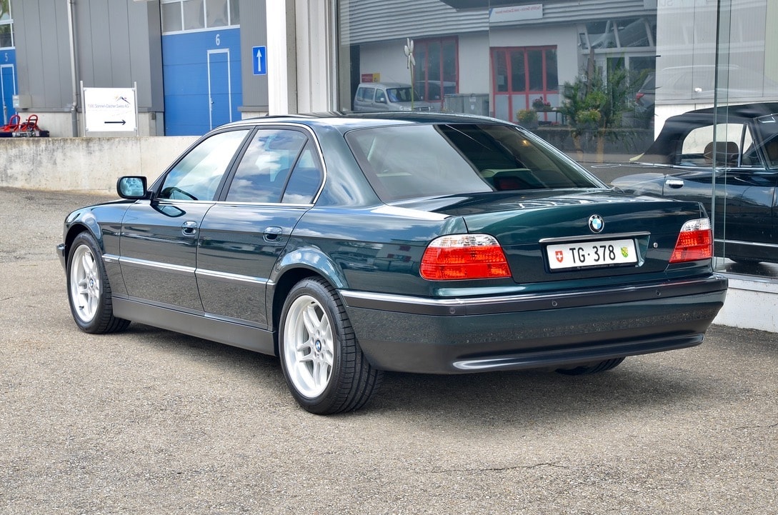 BMW 740i-image-12