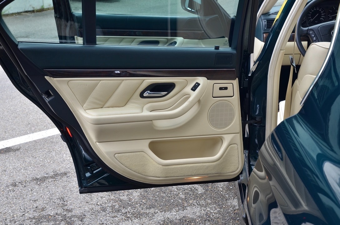 BMW 740i-image-20