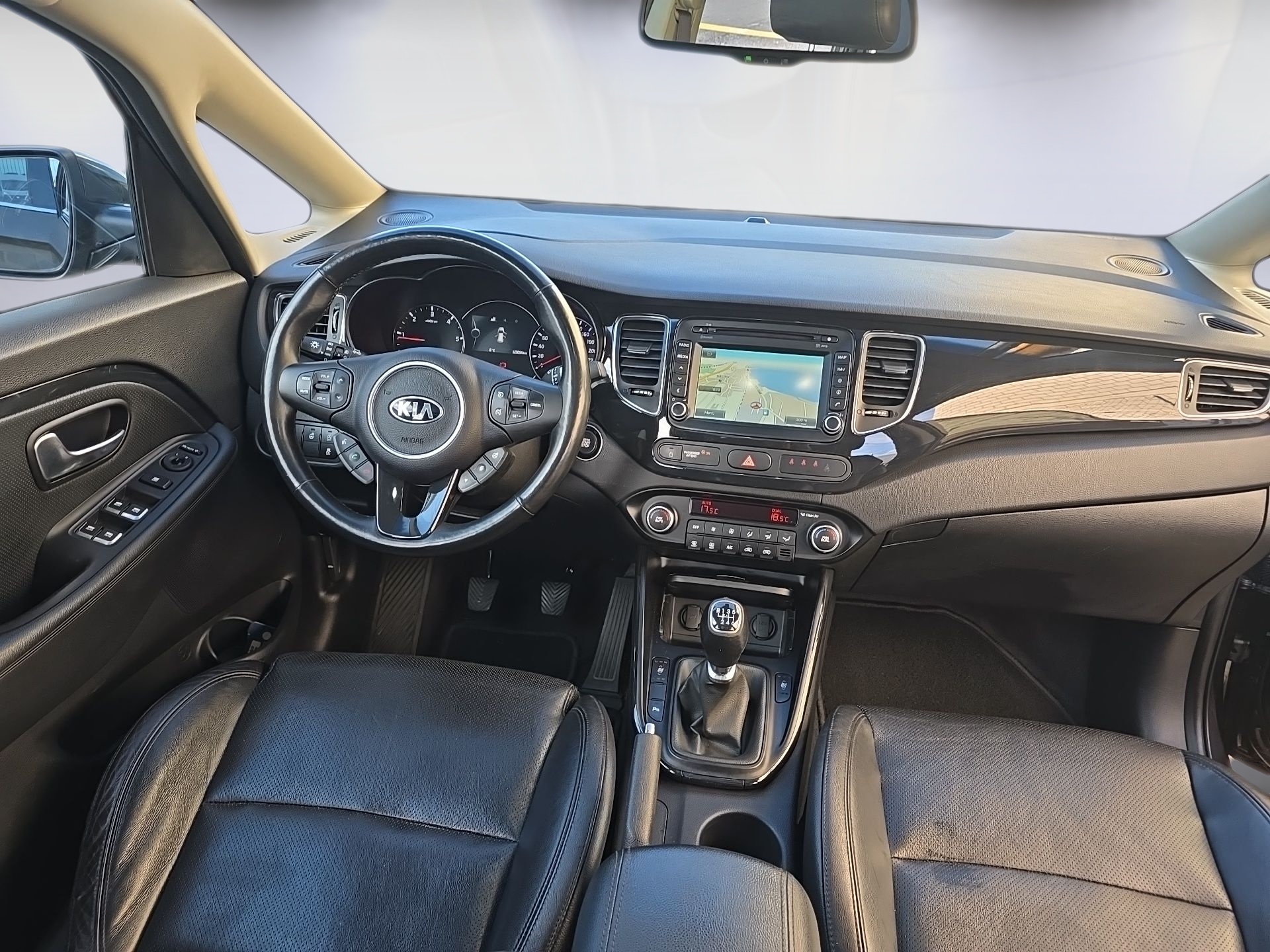 KIA Carens 1.7 CRDi Style-image-15