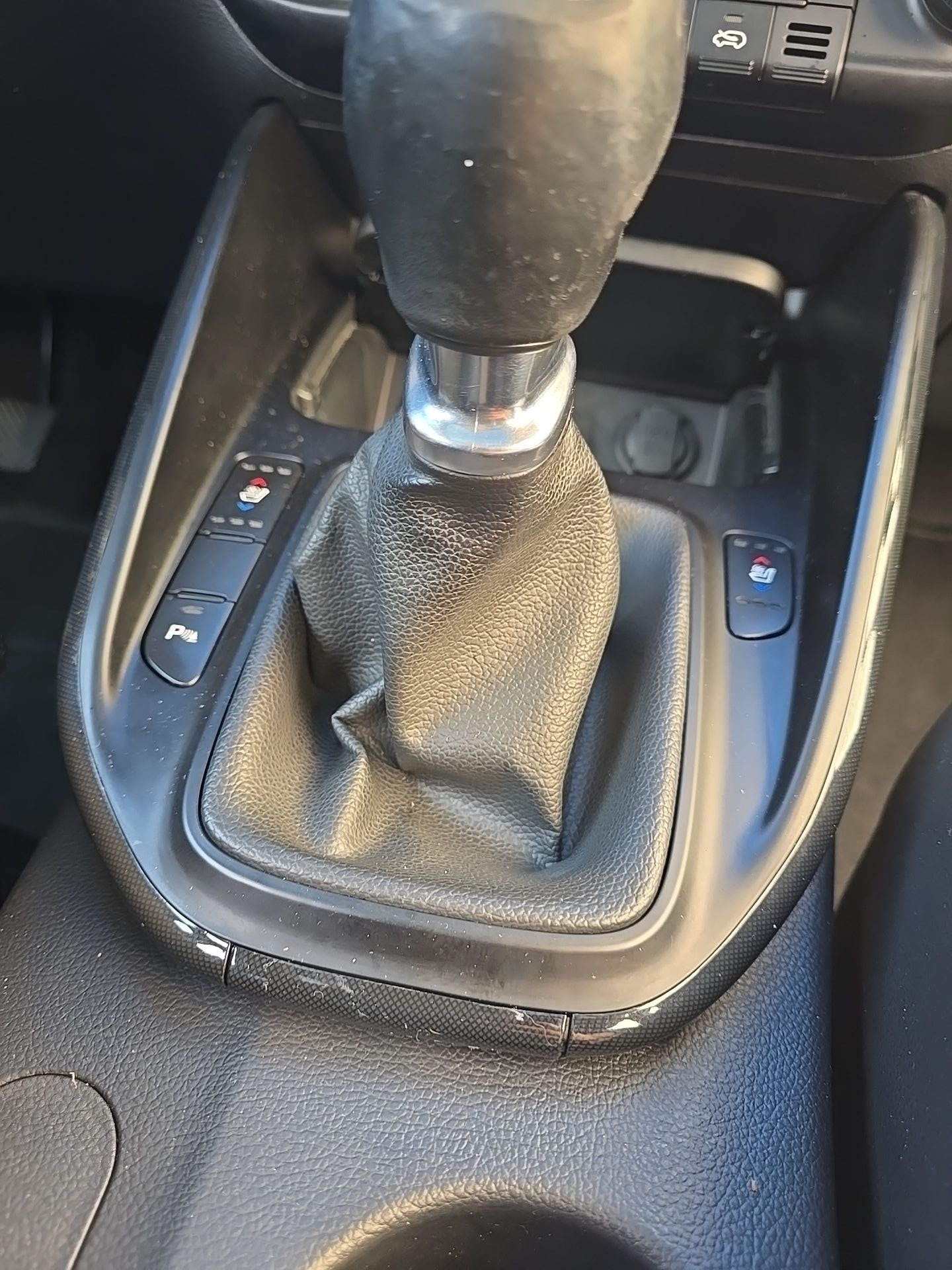 KIA Carens 1.7 CRDi Style-image-13