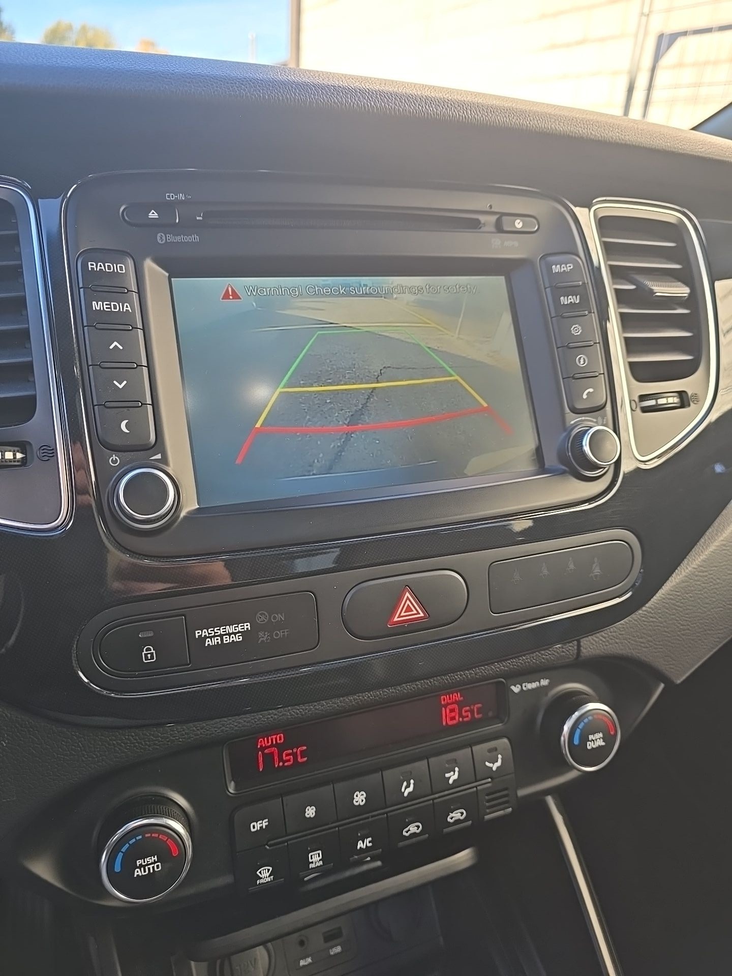 KIA Carens 1.7 CRDi Style-image-10
