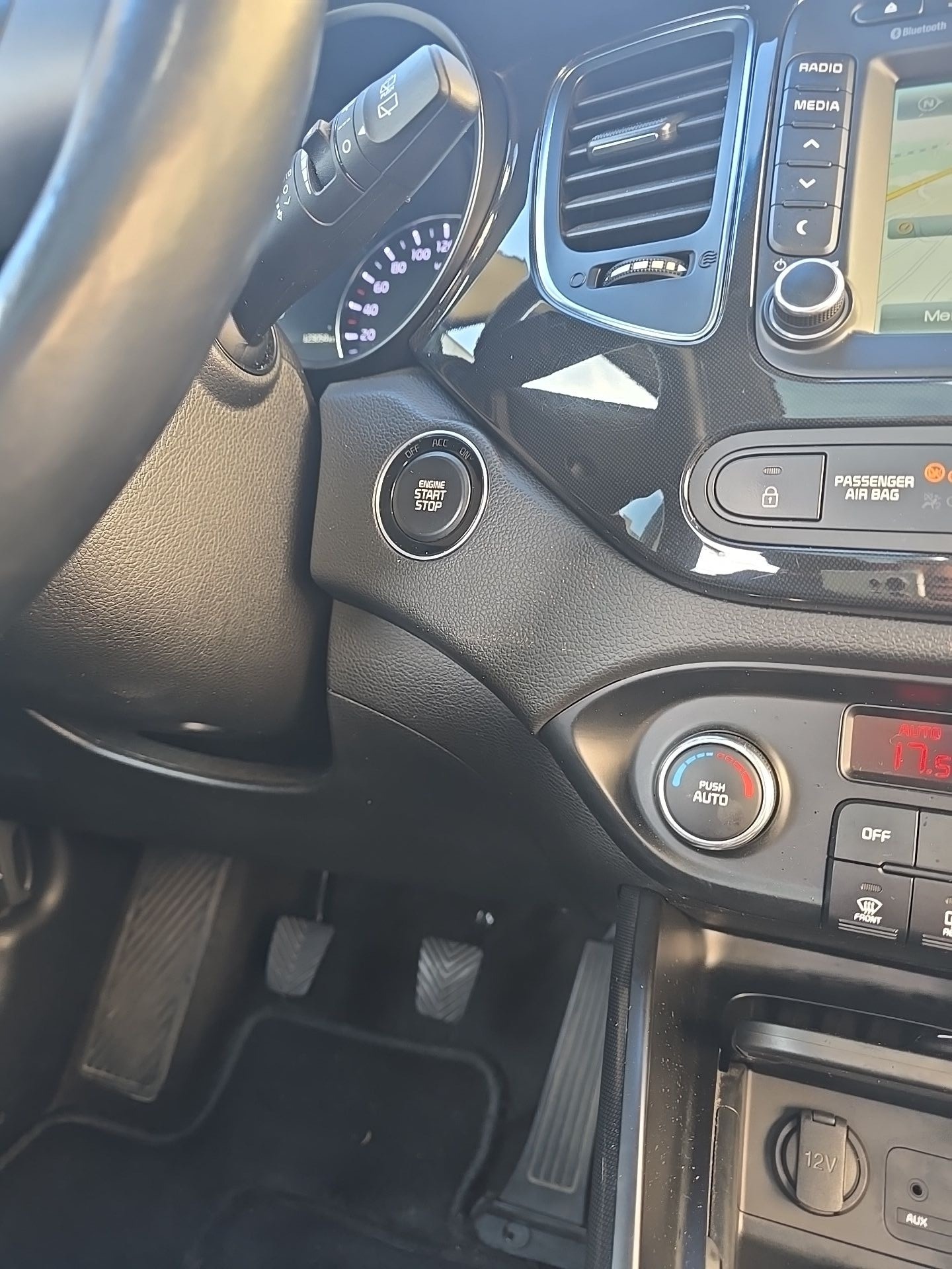 KIA Carens 1.7 CRDi Style-image-12