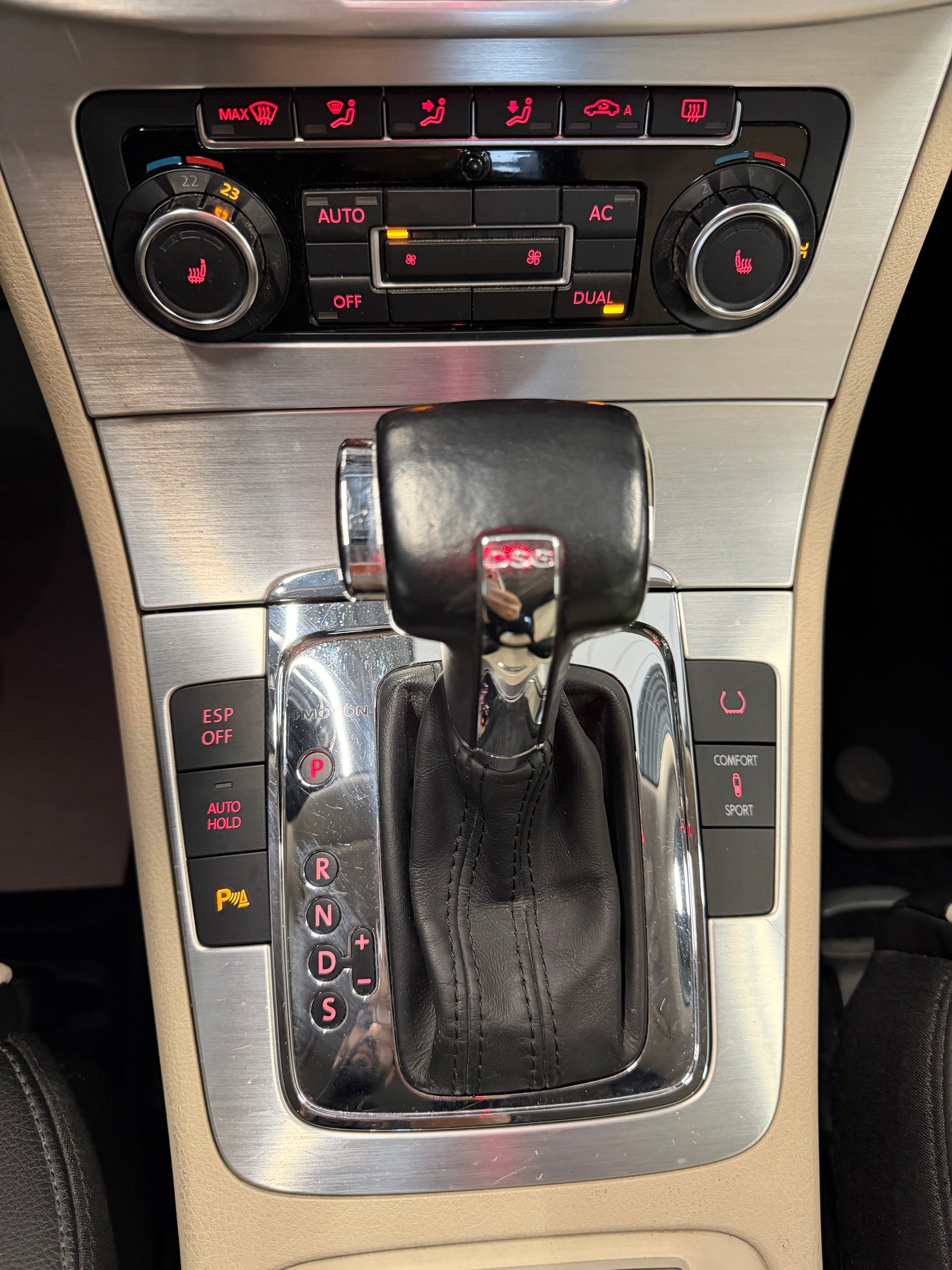 VW Passat CC 3.6 V6 FSI 4Motion-image-18
