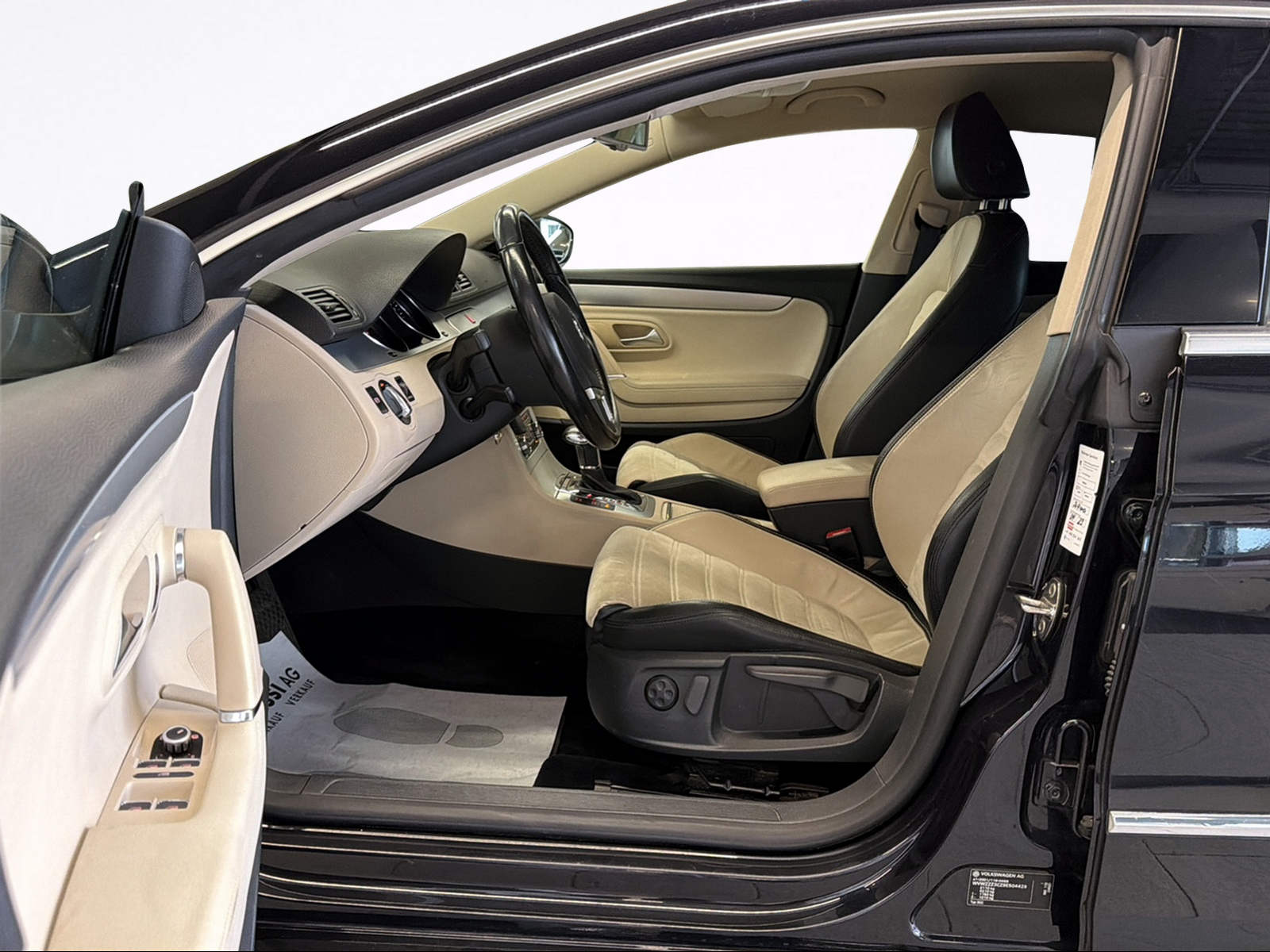 VW Passat CC 3.6 V6 FSI 4Motion-image-10