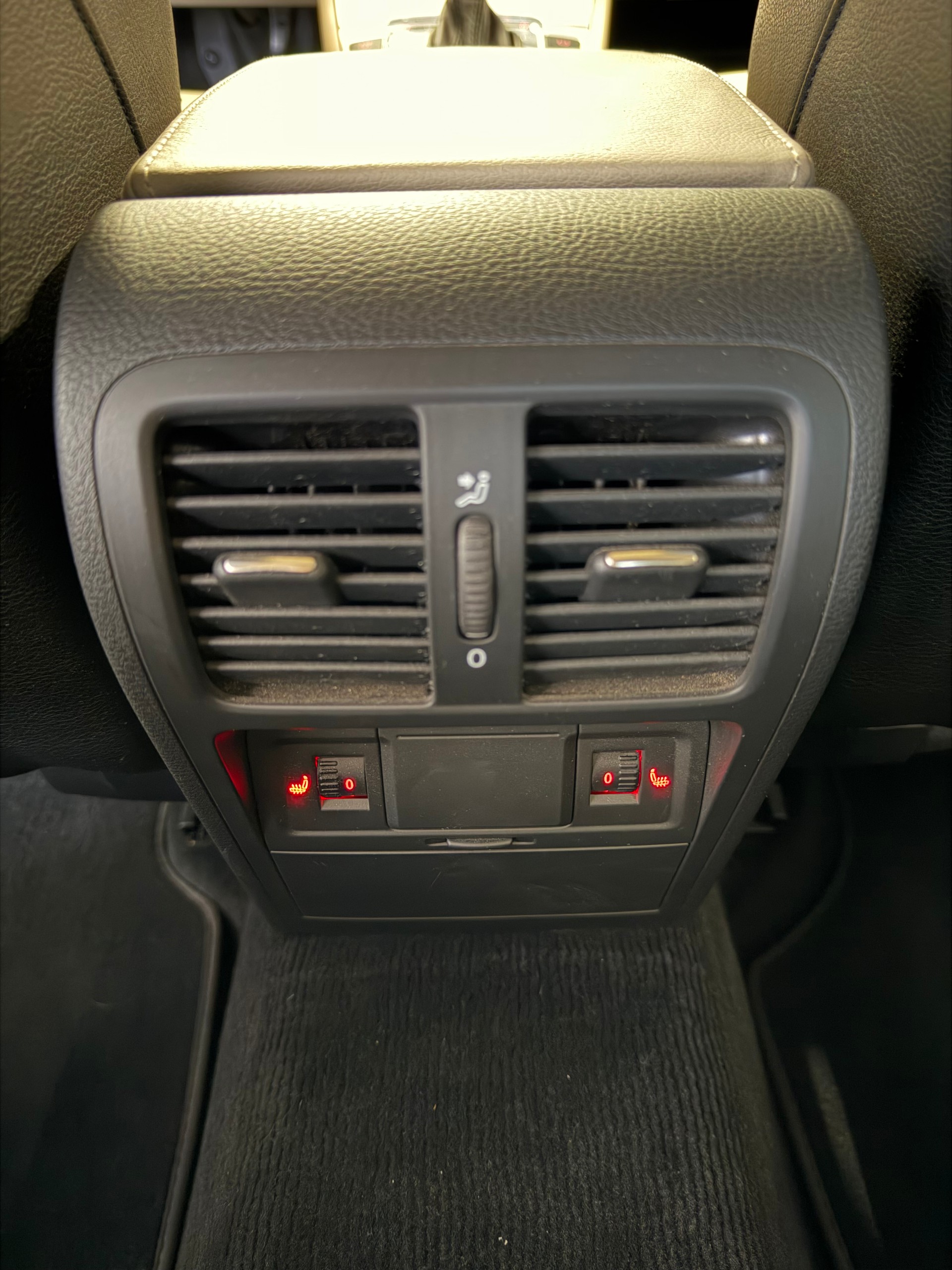 VW Passat CC 3.6 V6 FSI 4Motion-image-14