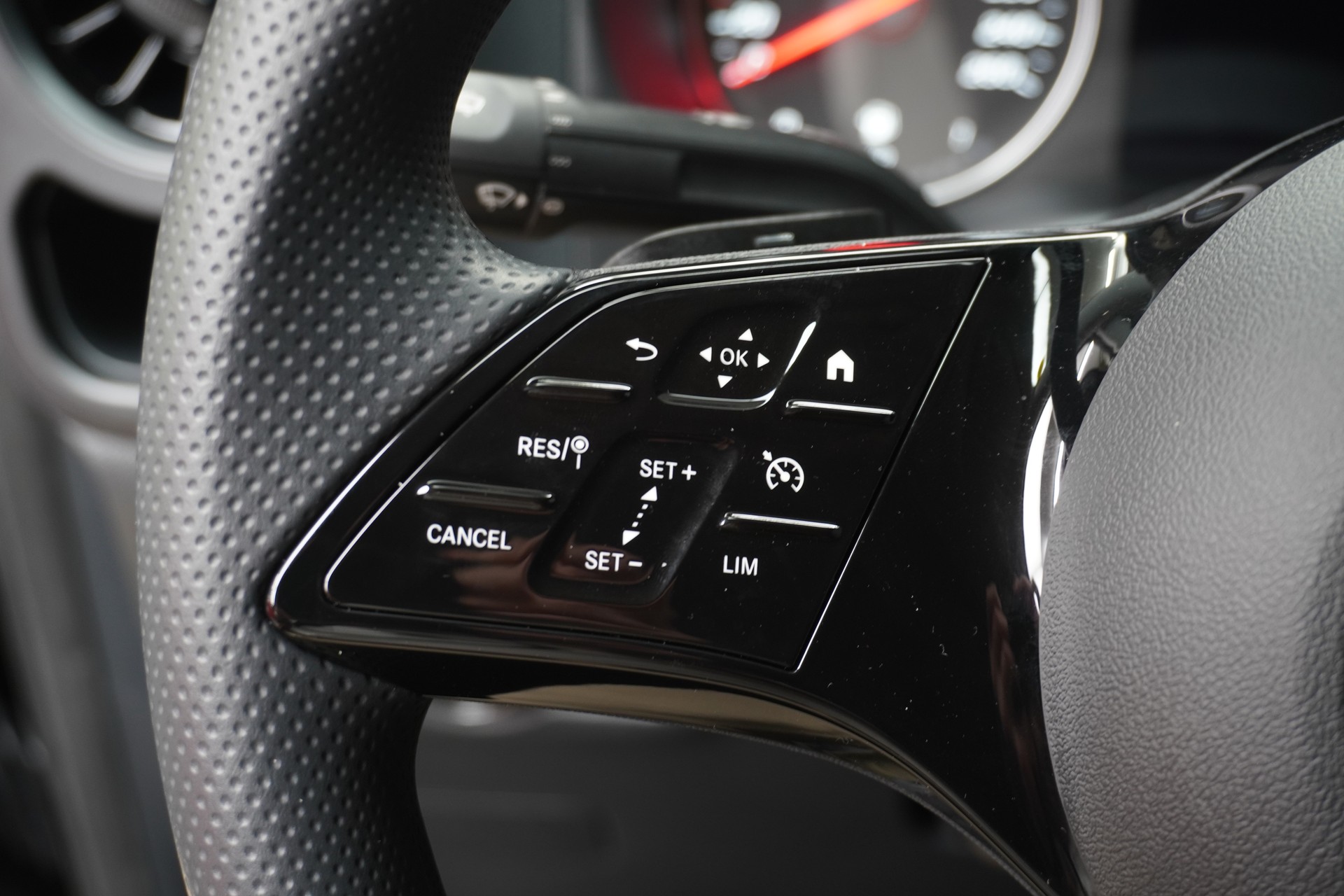 MERCEDES-BENZ Vito 114 KA PRO 3200mm L WORKER 4Matic-image-6