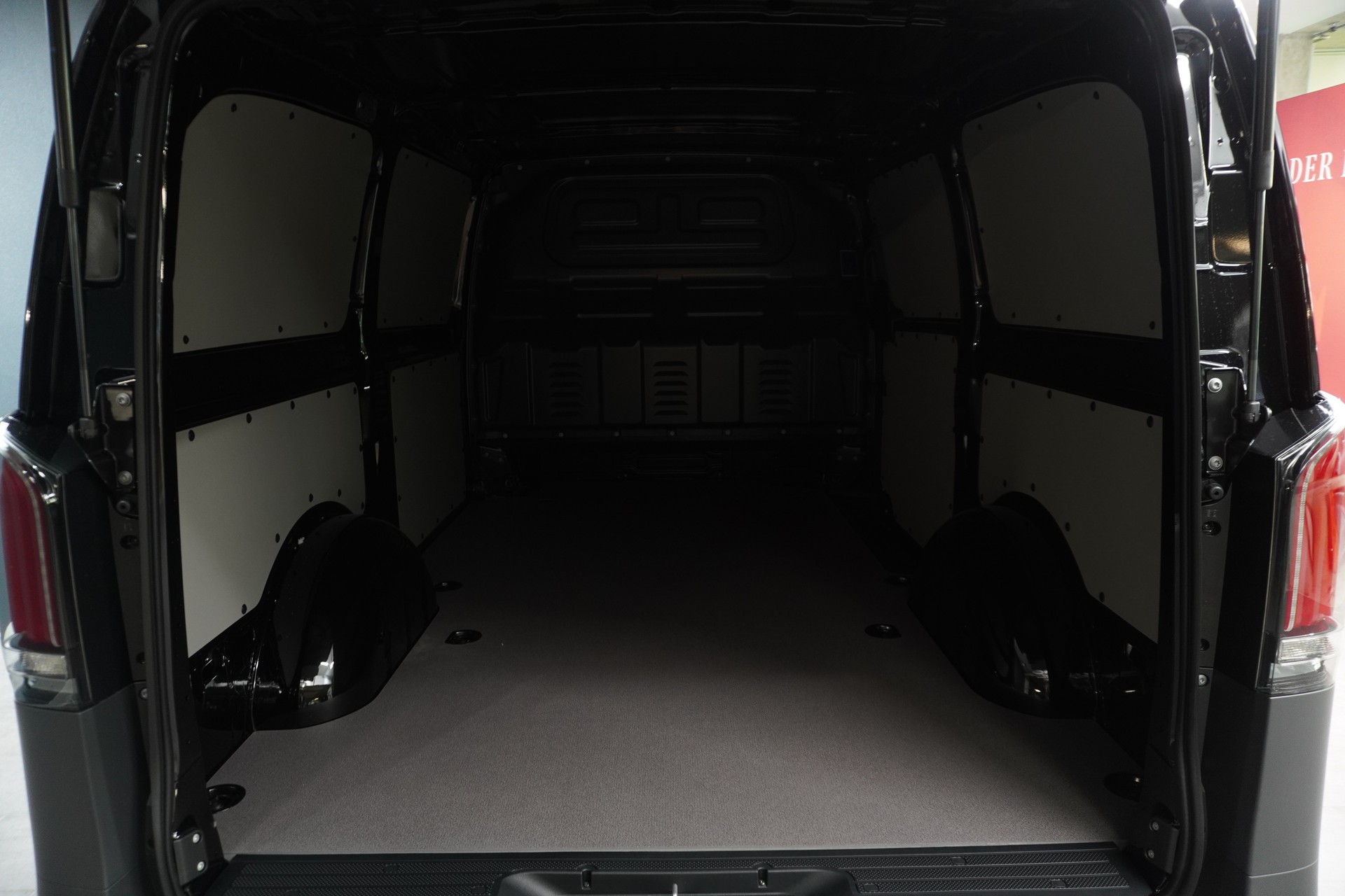 MERCEDES-BENZ Vito 114 KA PRO 3200mm L WORKER 4Matic-image-12