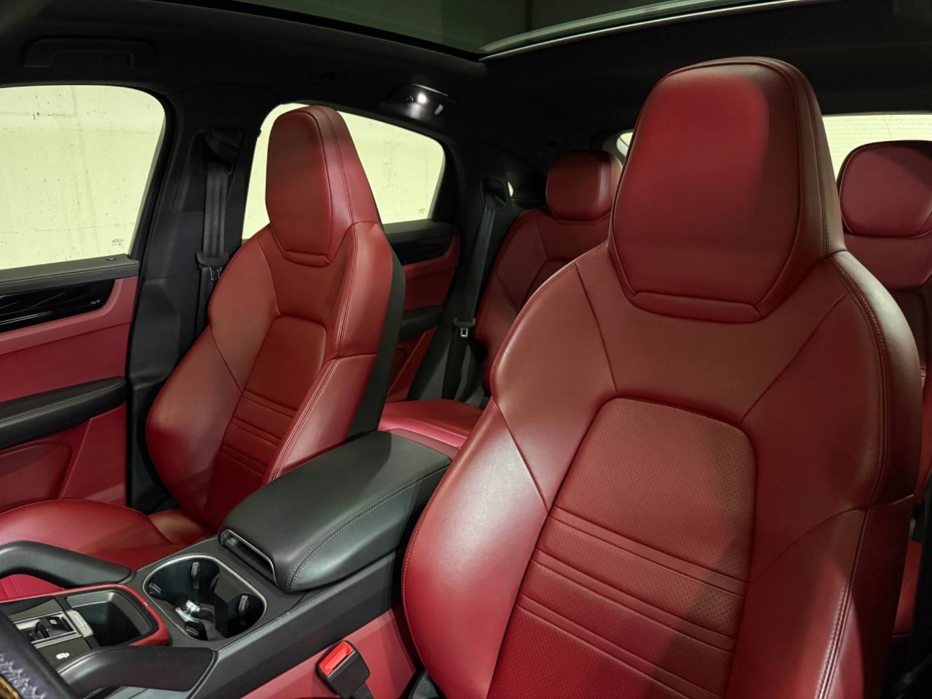 PORSCHE Cayenne Coupé (MY21)-image-4