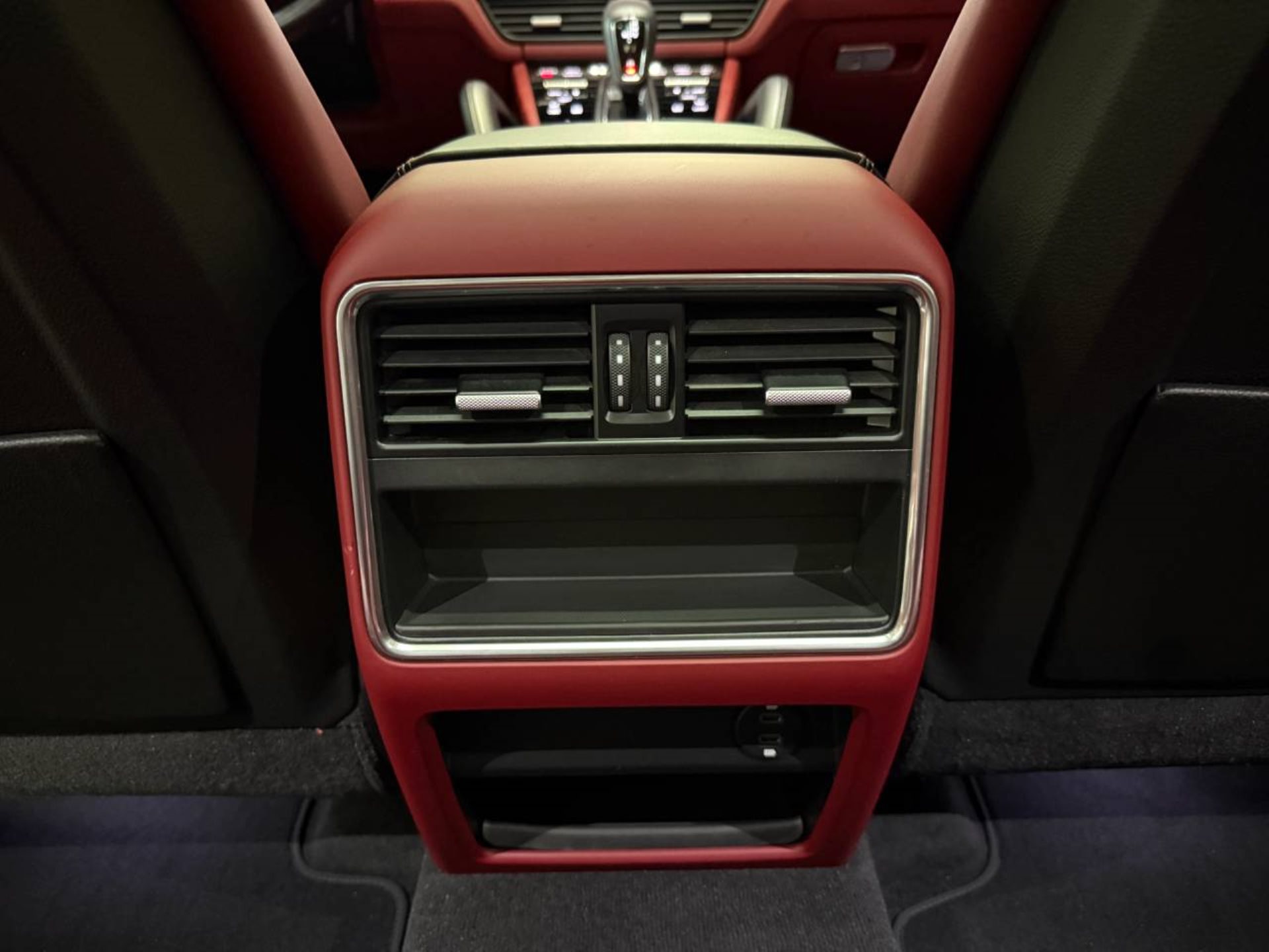 PORSCHE Cayenne Coupé (MY21)-image-18