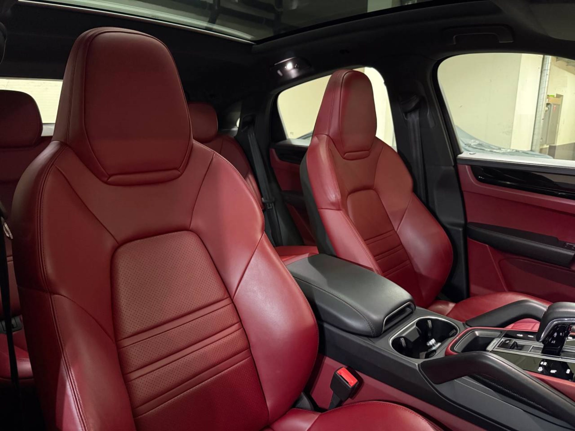 PORSCHE Cayenne Coupé (MY21)-image-15