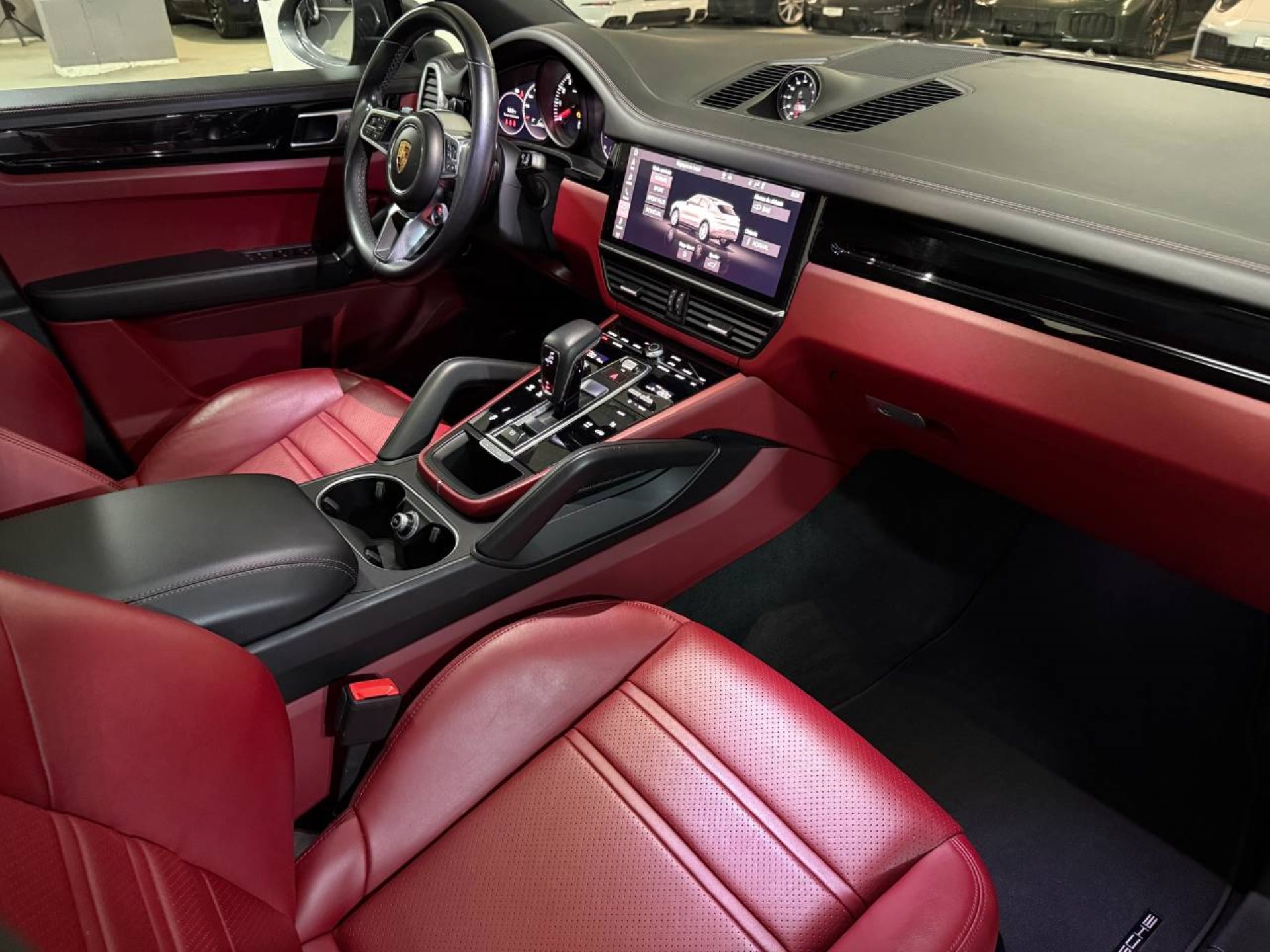 PORSCHE Cayenne Coupé (MY21)-image-14