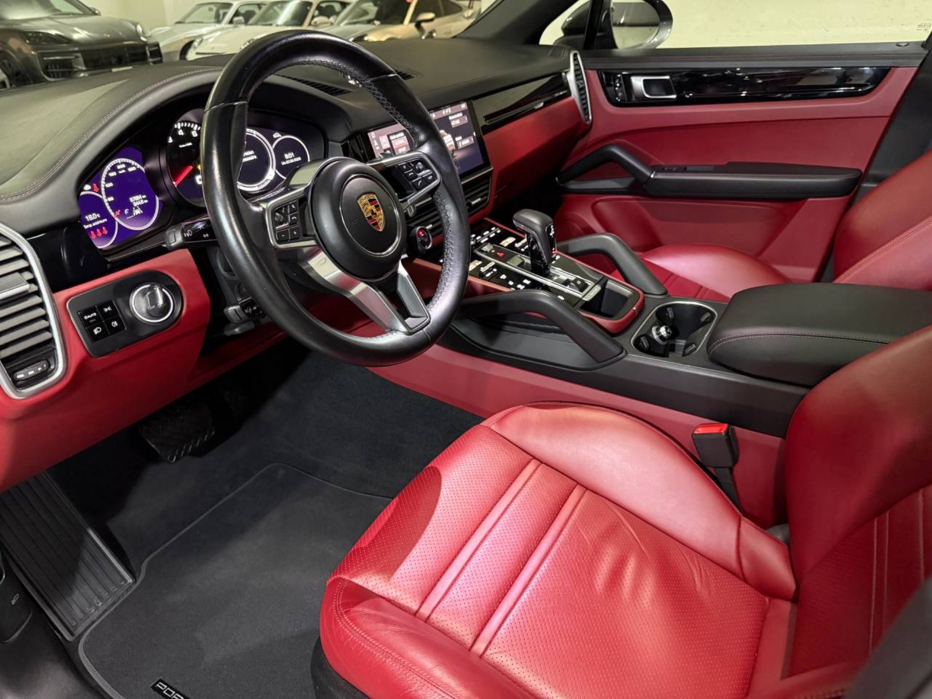 PORSCHE Cayenne Coupé (MY21)-image-3