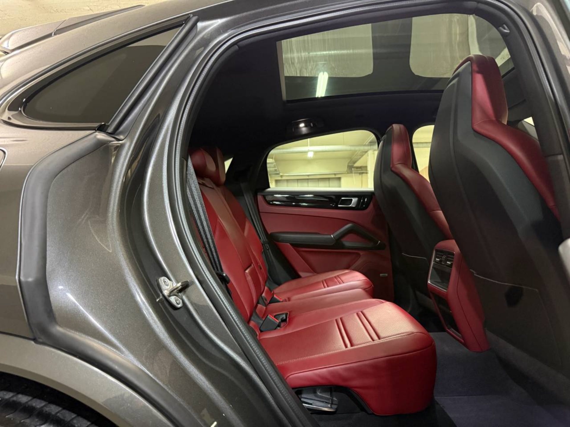 PORSCHE Cayenne Coupé (MY21)-image-17