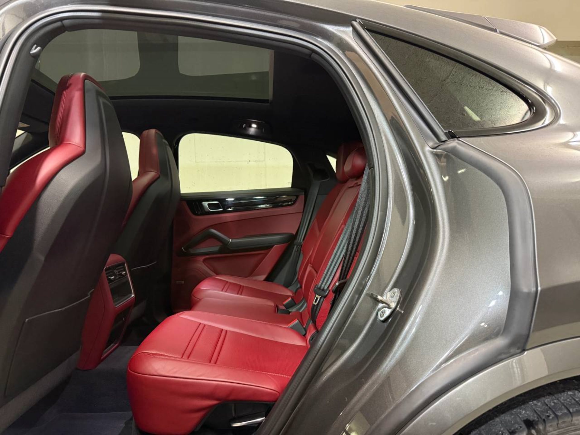 PORSCHE Cayenne Coupé (MY21)-image-19