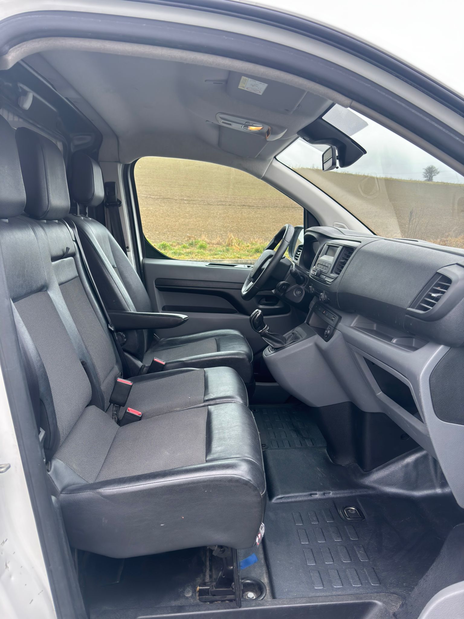 CITROEN Jumpy 1.6 BlueHDi 95 M Komfort-image-1