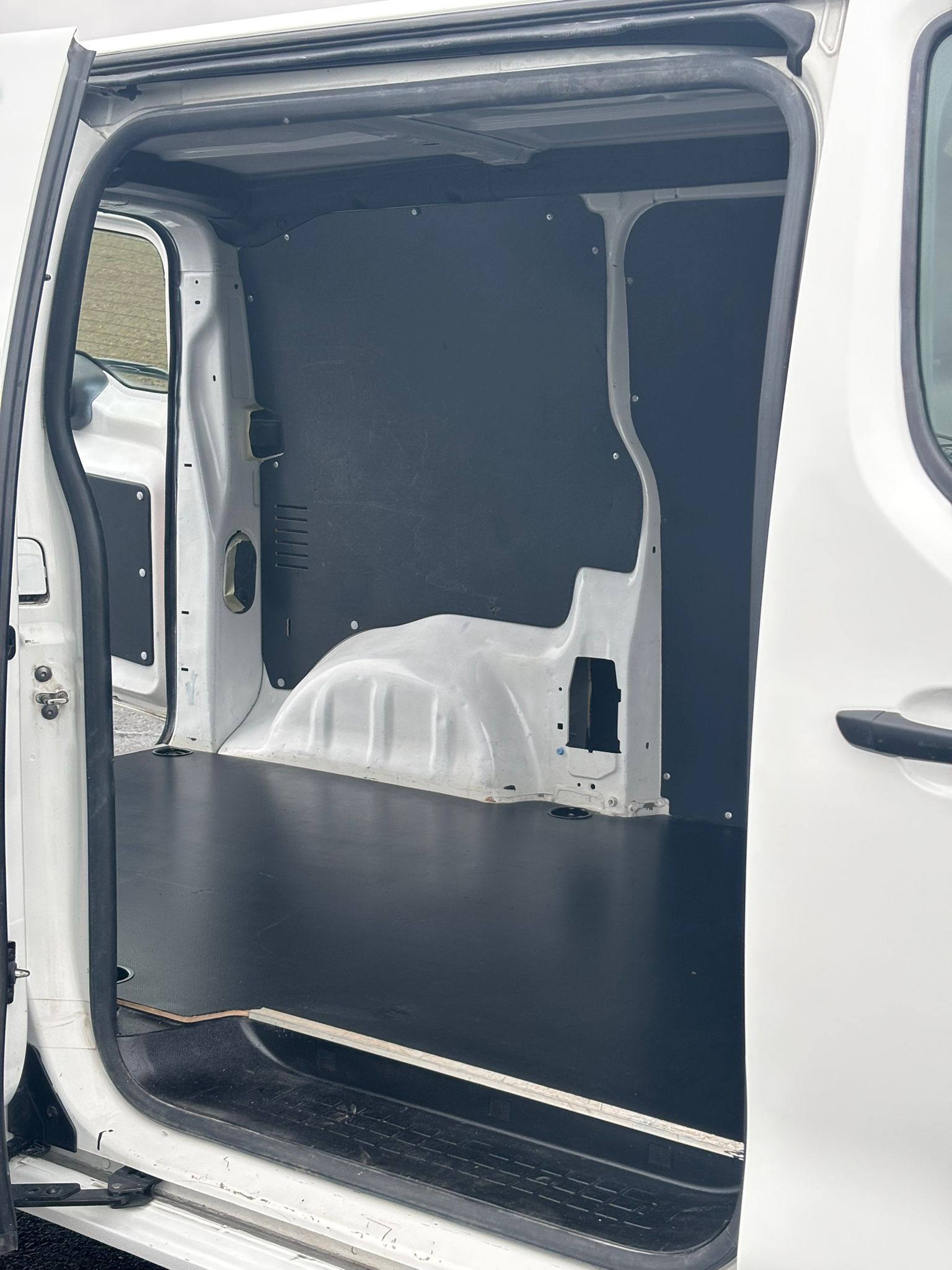CITROEN Jumpy 1.6 BlueHDi 95 M Komfort-image-17