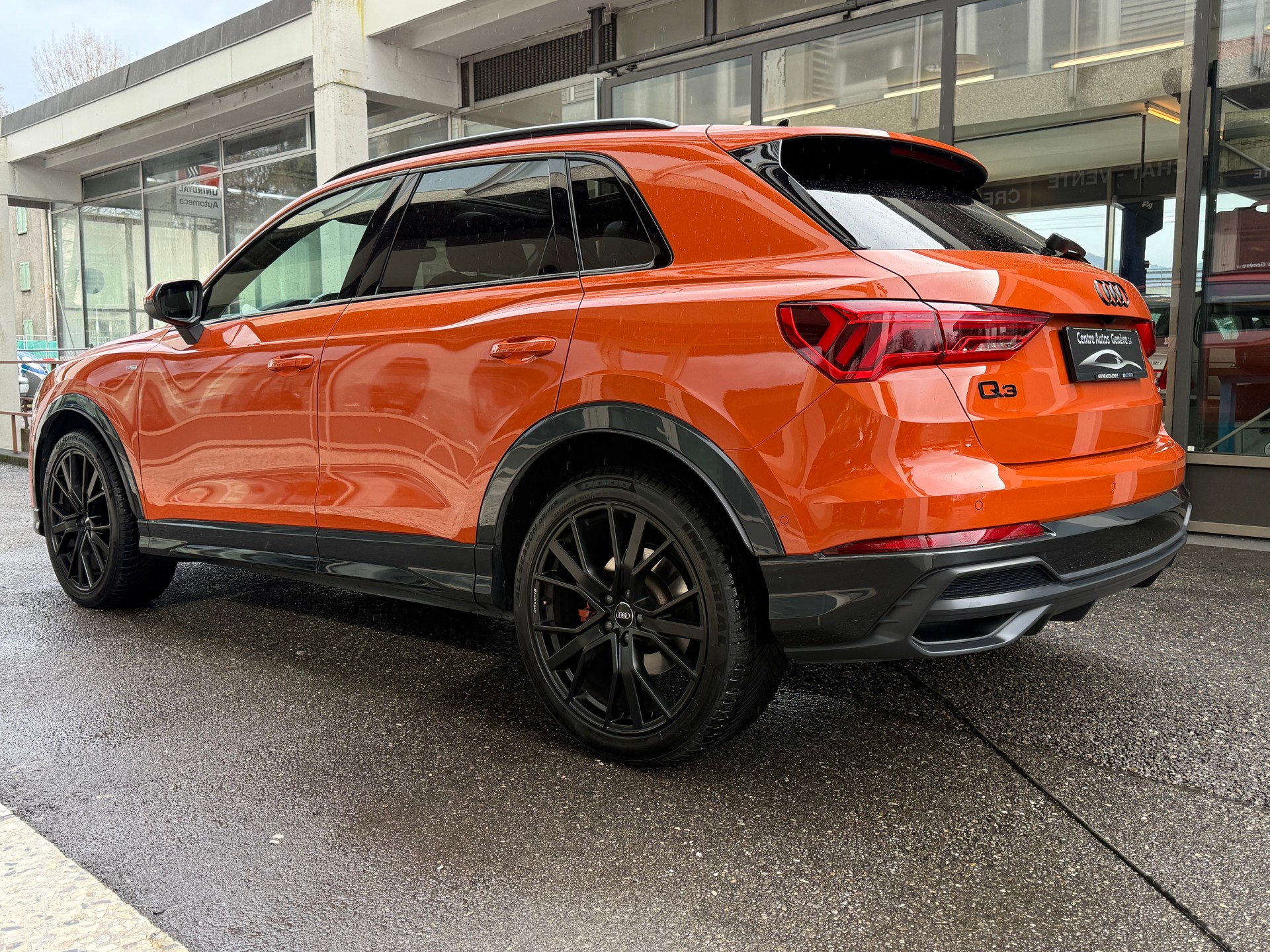 AUDI Q3 45 TFSI S line quattro S-tronic-image-3