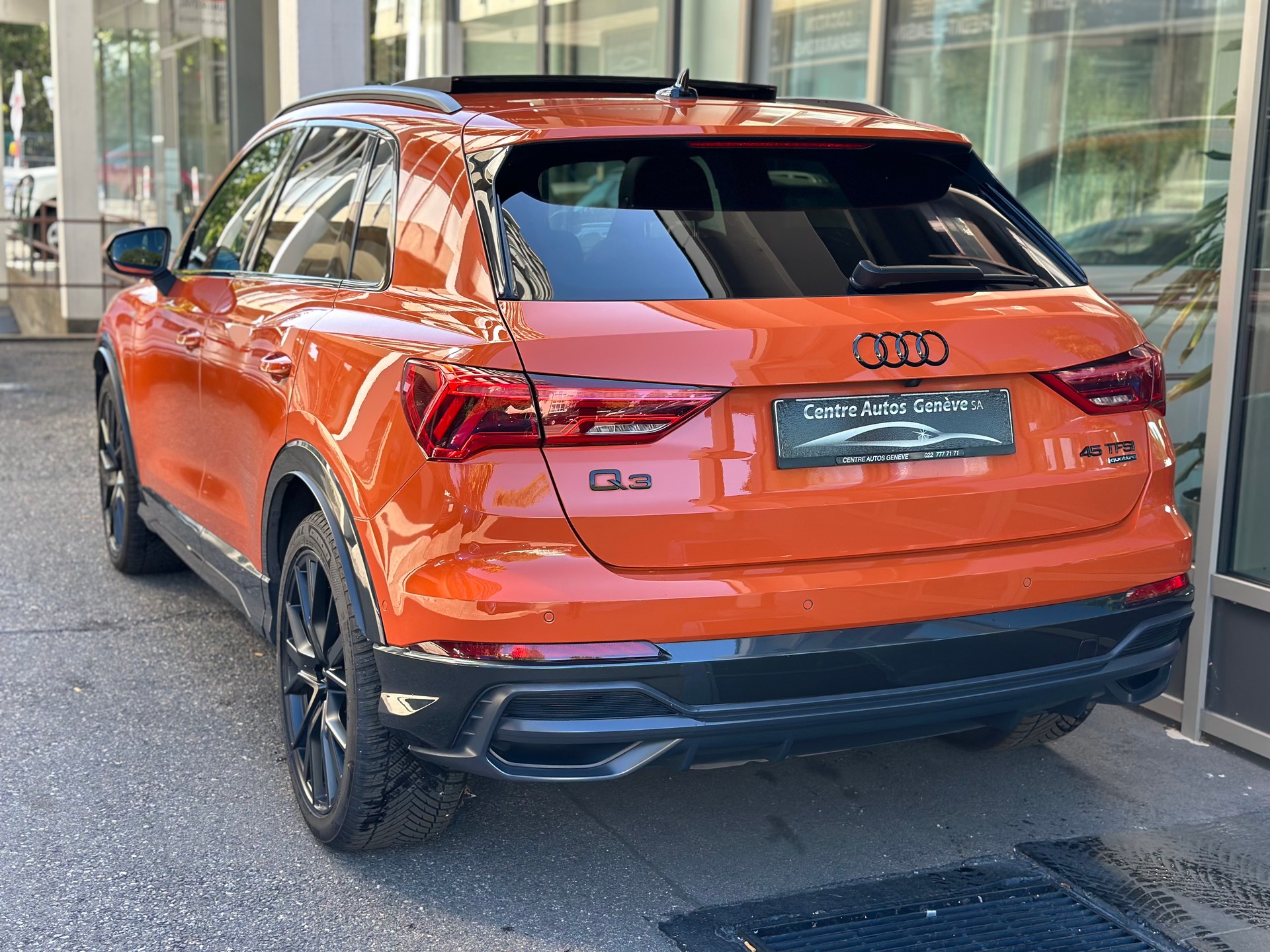 AUDI Q3 45 TFSI S line quattro S-tronic-image-3
