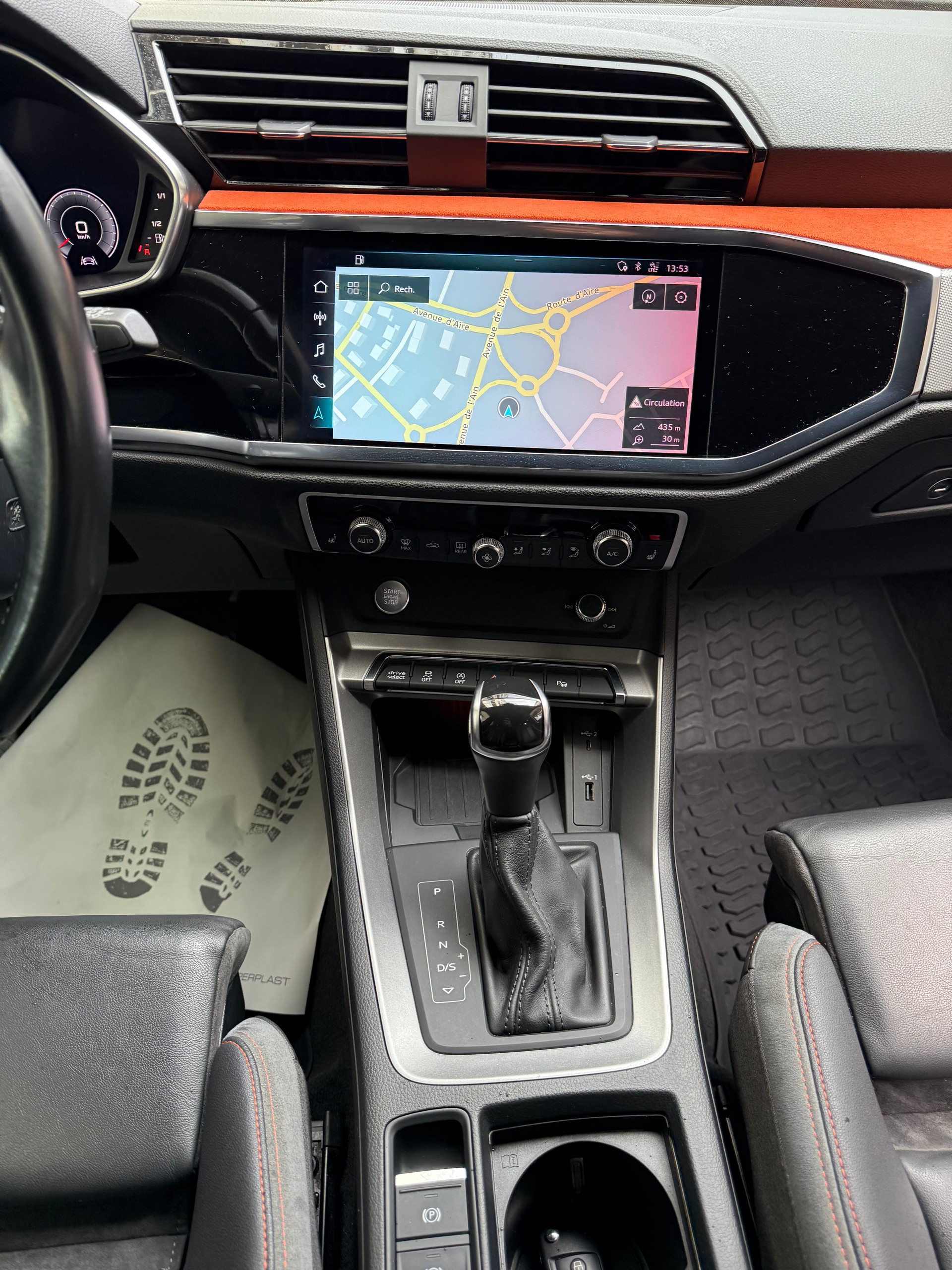 AUDI Q3 45 TFSI S line quattro S-tronic-image-11