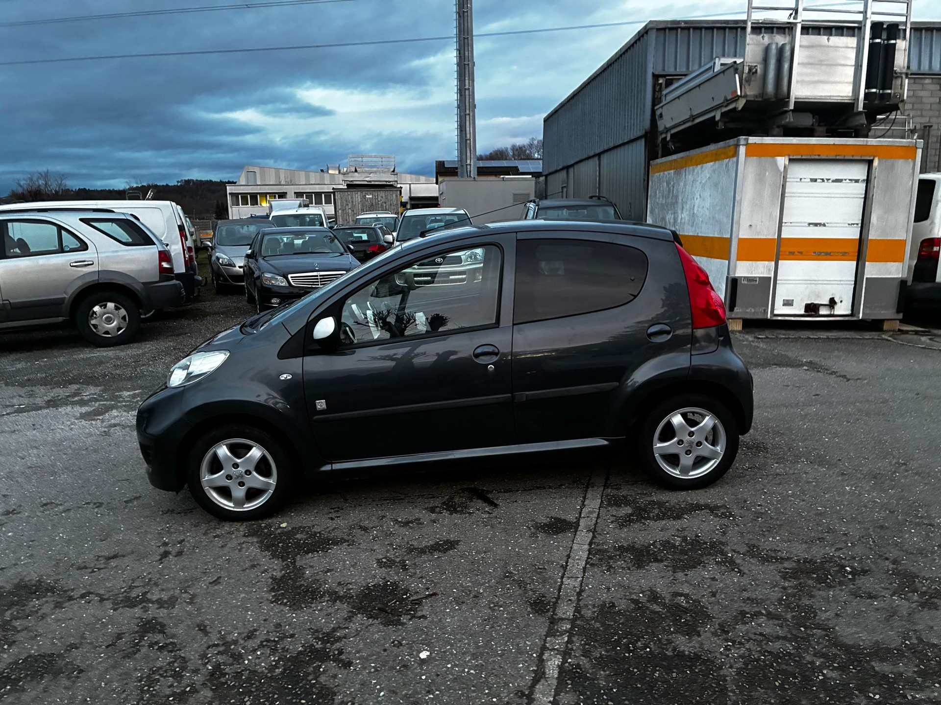 PEUGEOT 107 1.0 Swiss Edition