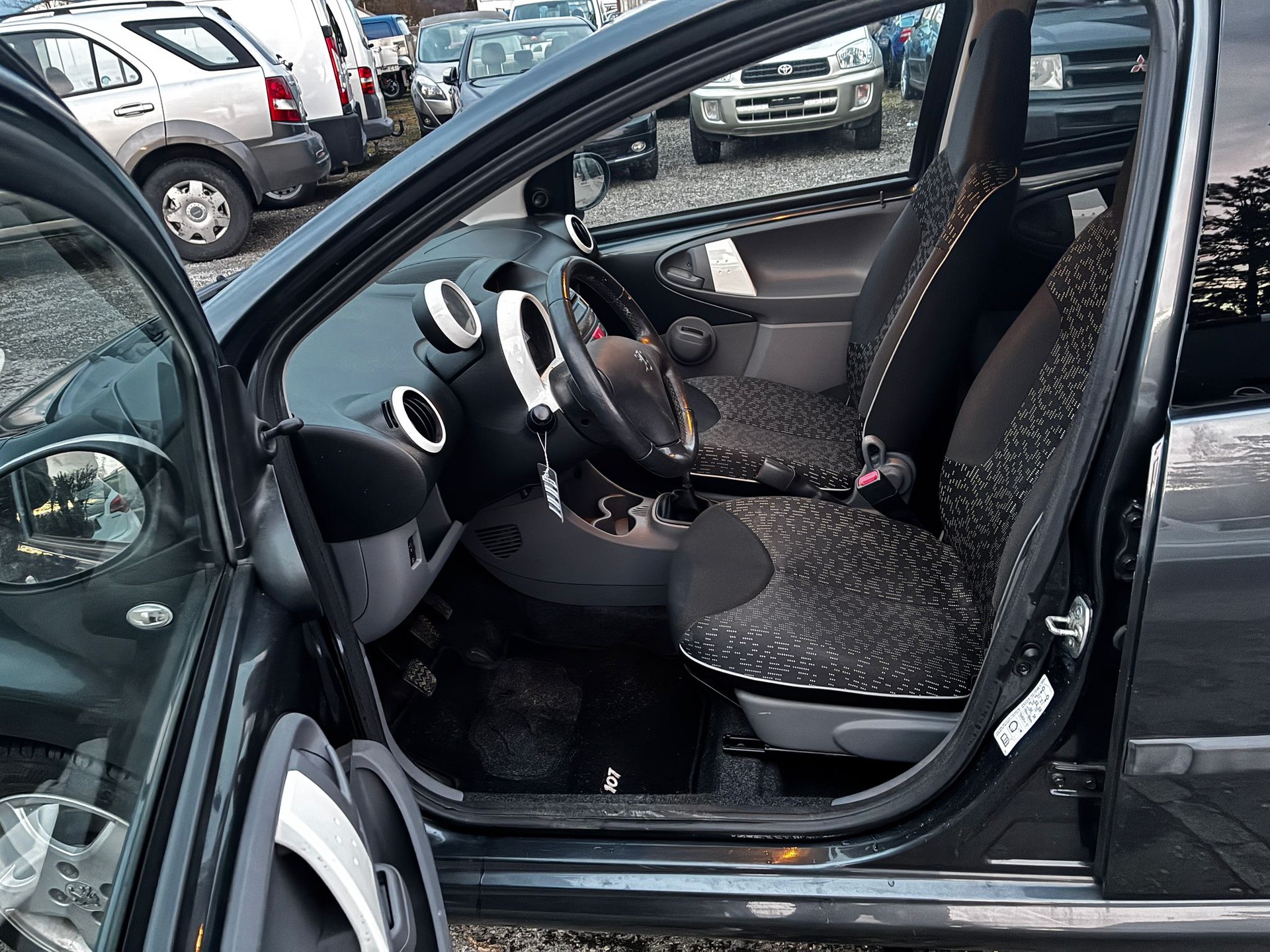PEUGEOT 107 1.0 Swiss Edition-image-2