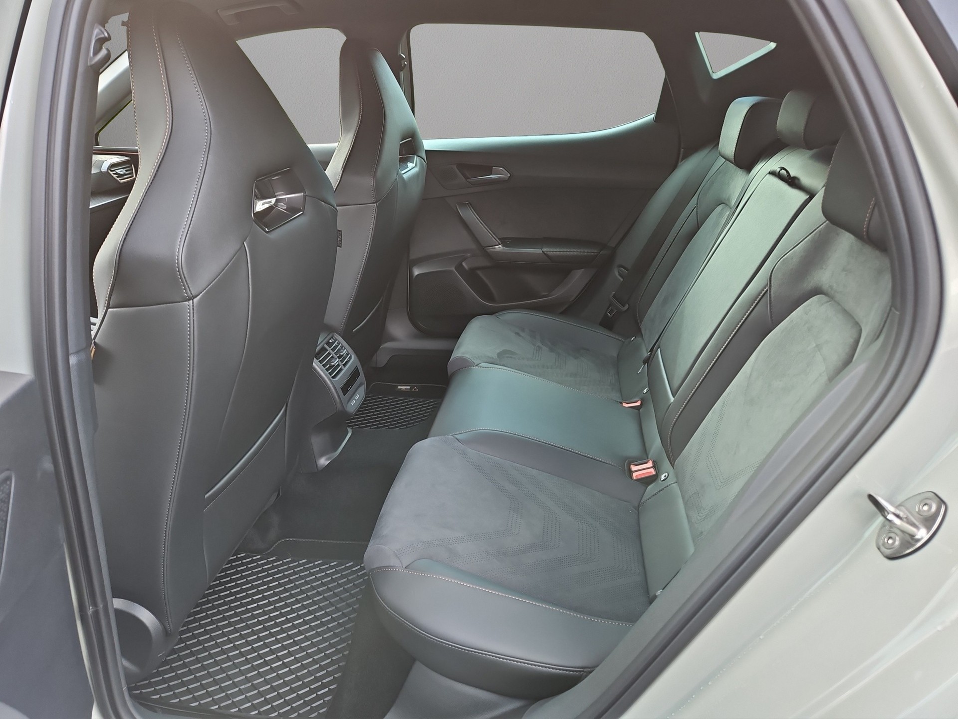 CUPRA LEON 2.0 TSI VZ DSG-image-5