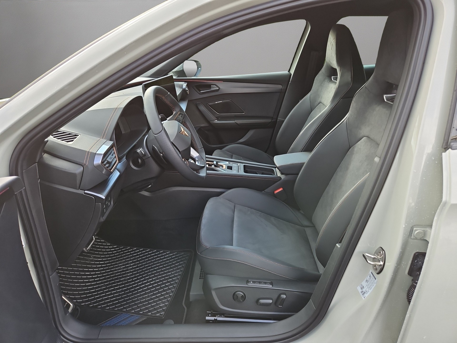CUPRA LEON 2.0 TSI VZ DSG-image-4