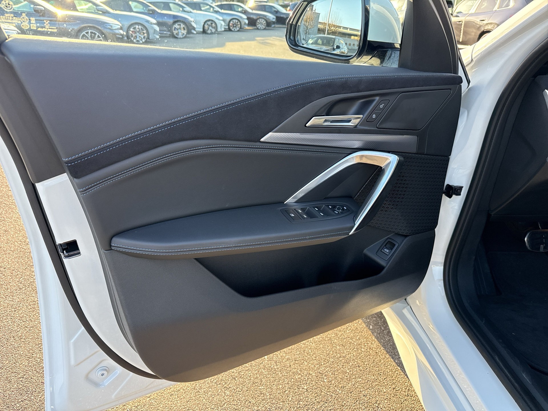 BMW iX2 eDrive 20 M Sport Pro-image-17
