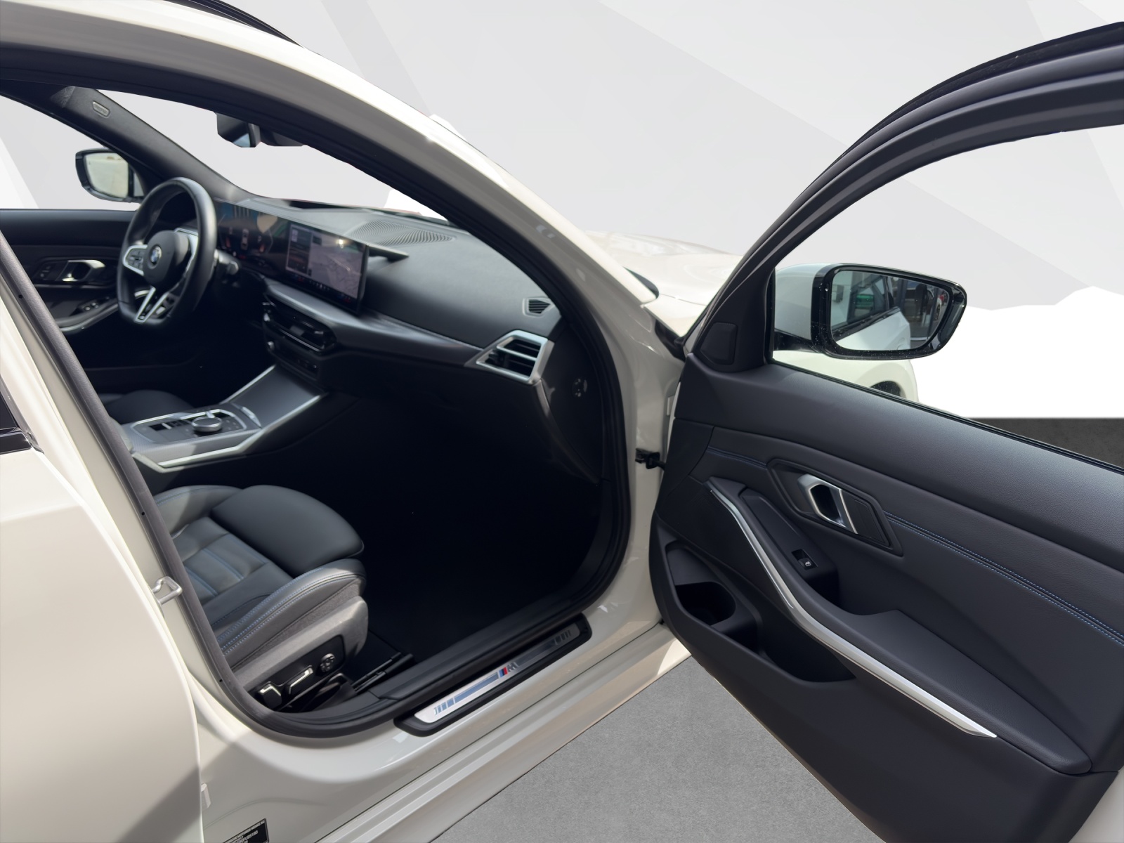 BMW 320d xDrive Touring-image-16