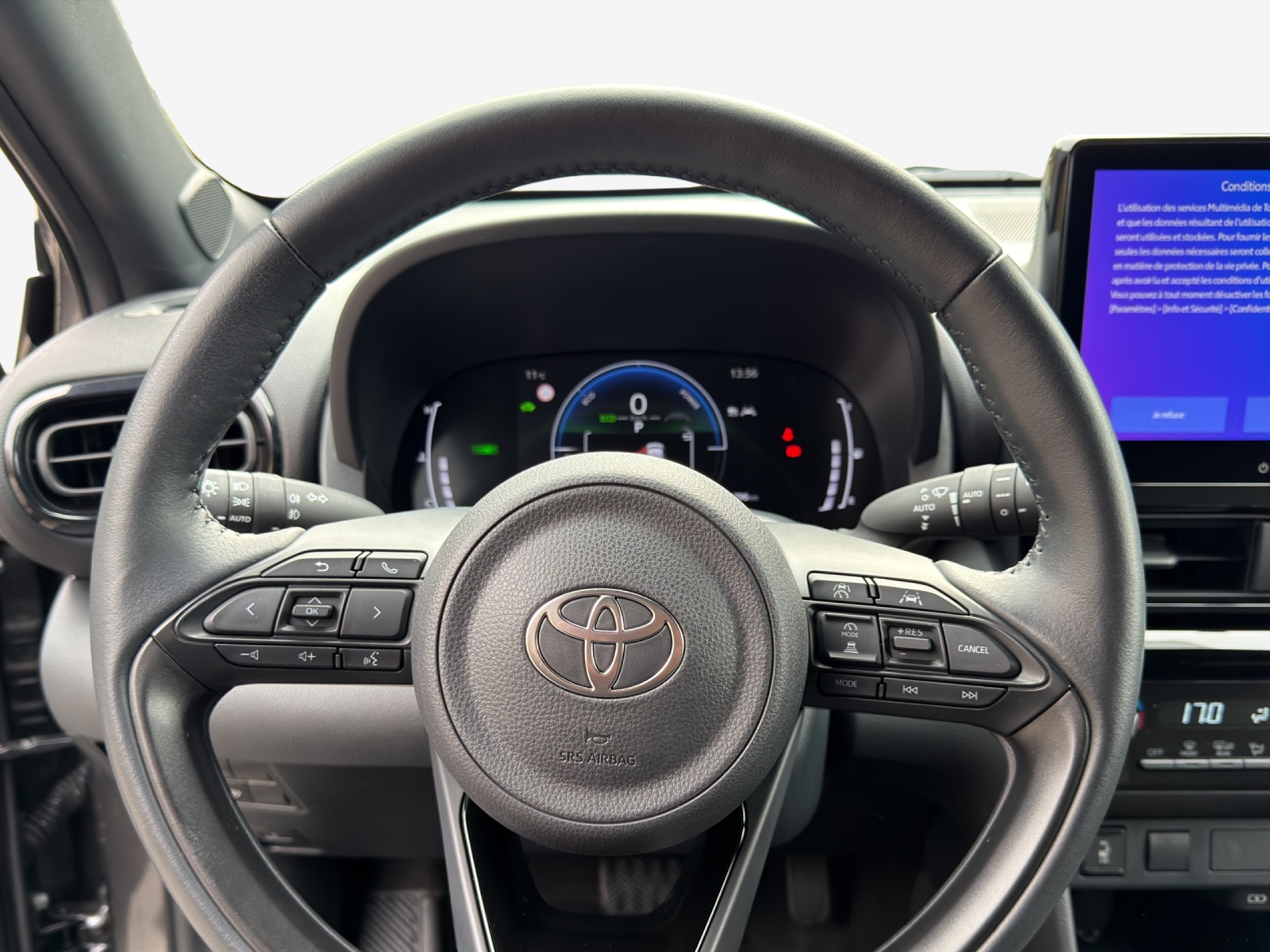 TOYOTA Yaris Cross 1.5 GR Sport e-CVT-image-9