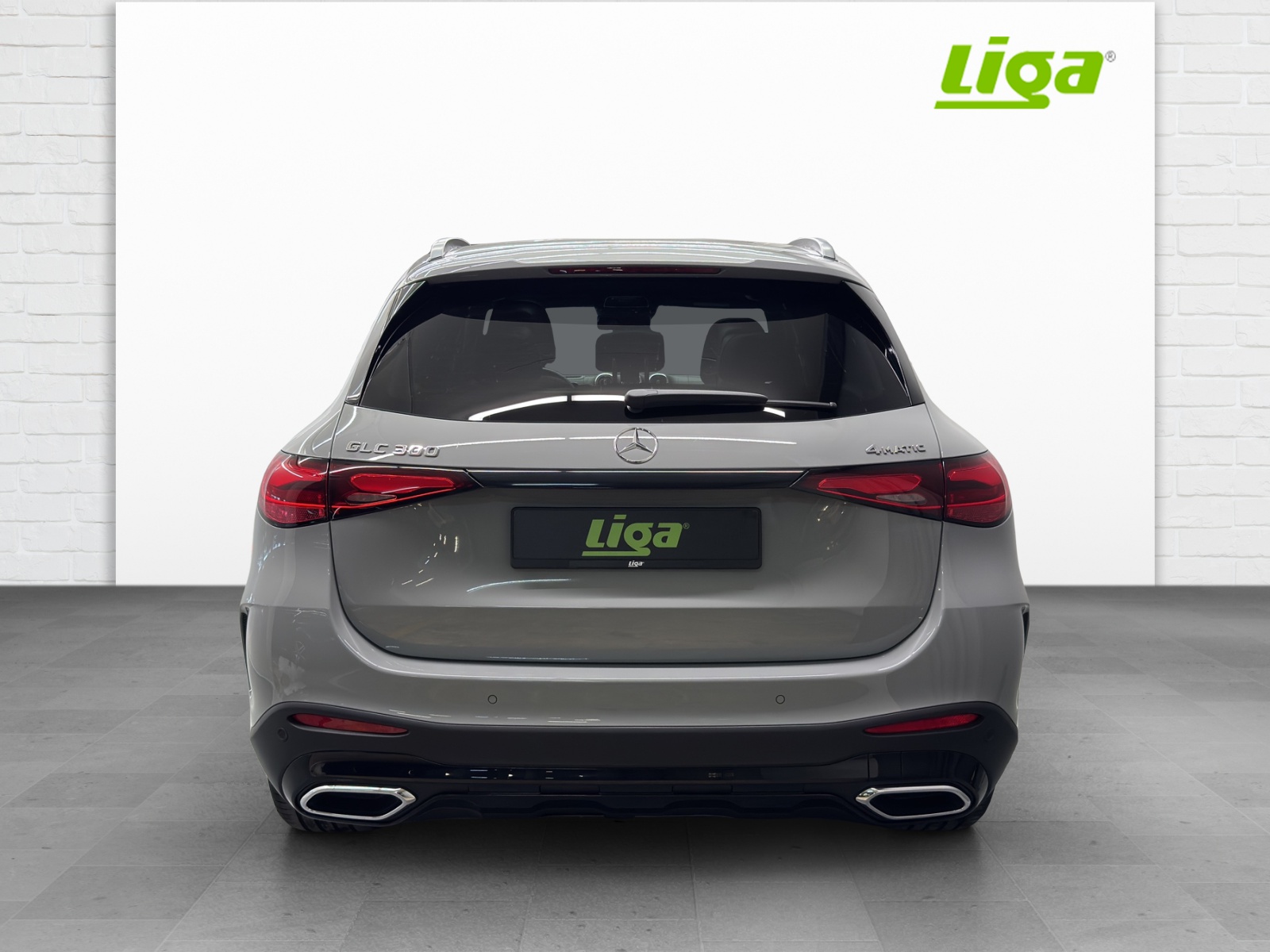 MERCEDES-BENZ GLC 300 AMG Line 4Matic-image-4
